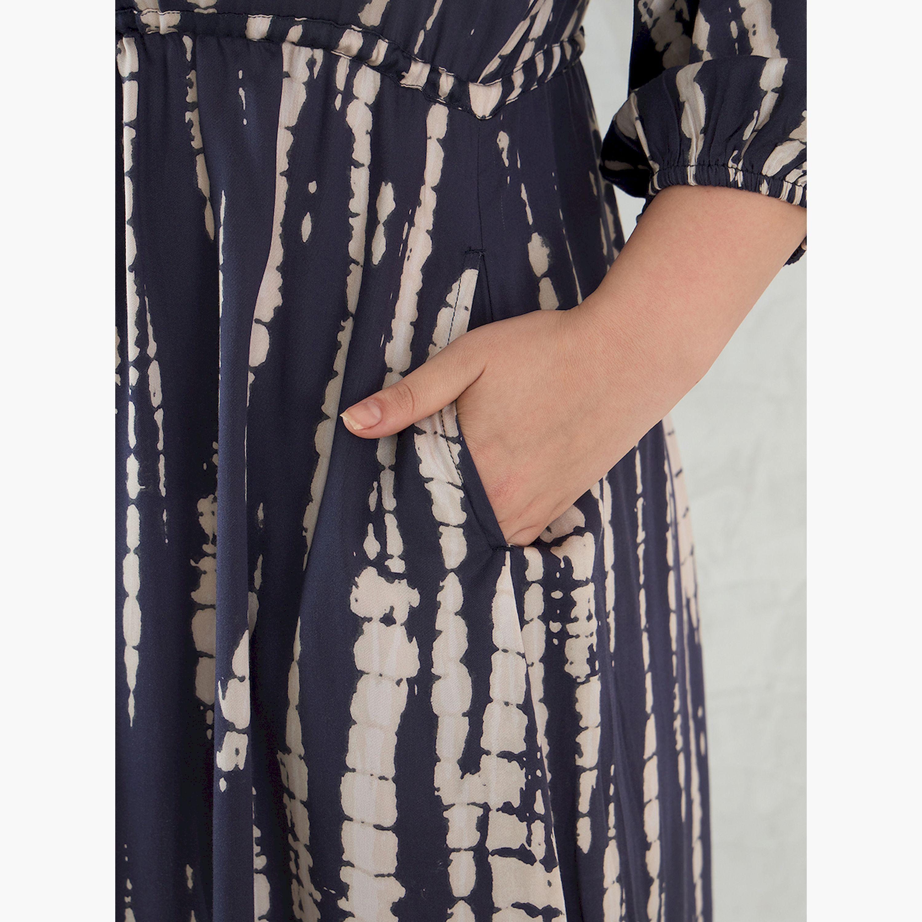 فيميلا × ستايلي-  فستان متوسط ​​الطول قصّة V مع طبعة مصبوغة وربطة عنق مقاس كبير-women-clothing-dresses-image-5