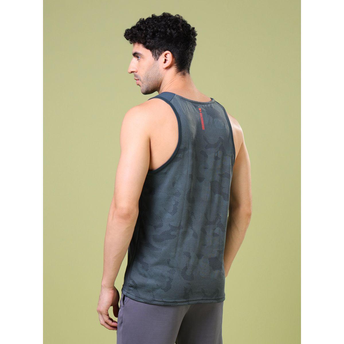 فيست بتفاصيل جاكار وياقة دائرية-men-clothing-tshirtsandpolos-tshirts-image-1