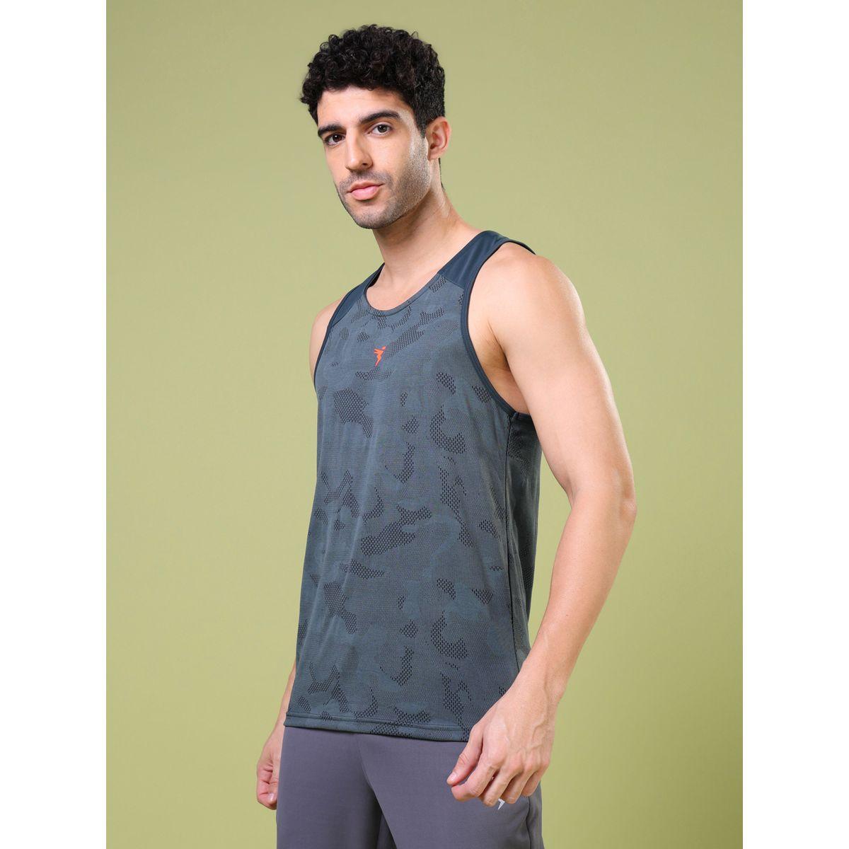 فيست بتفاصيل جاكار وياقة دائرية-men-clothing-tshirtsandpolos-tshirts-image-2