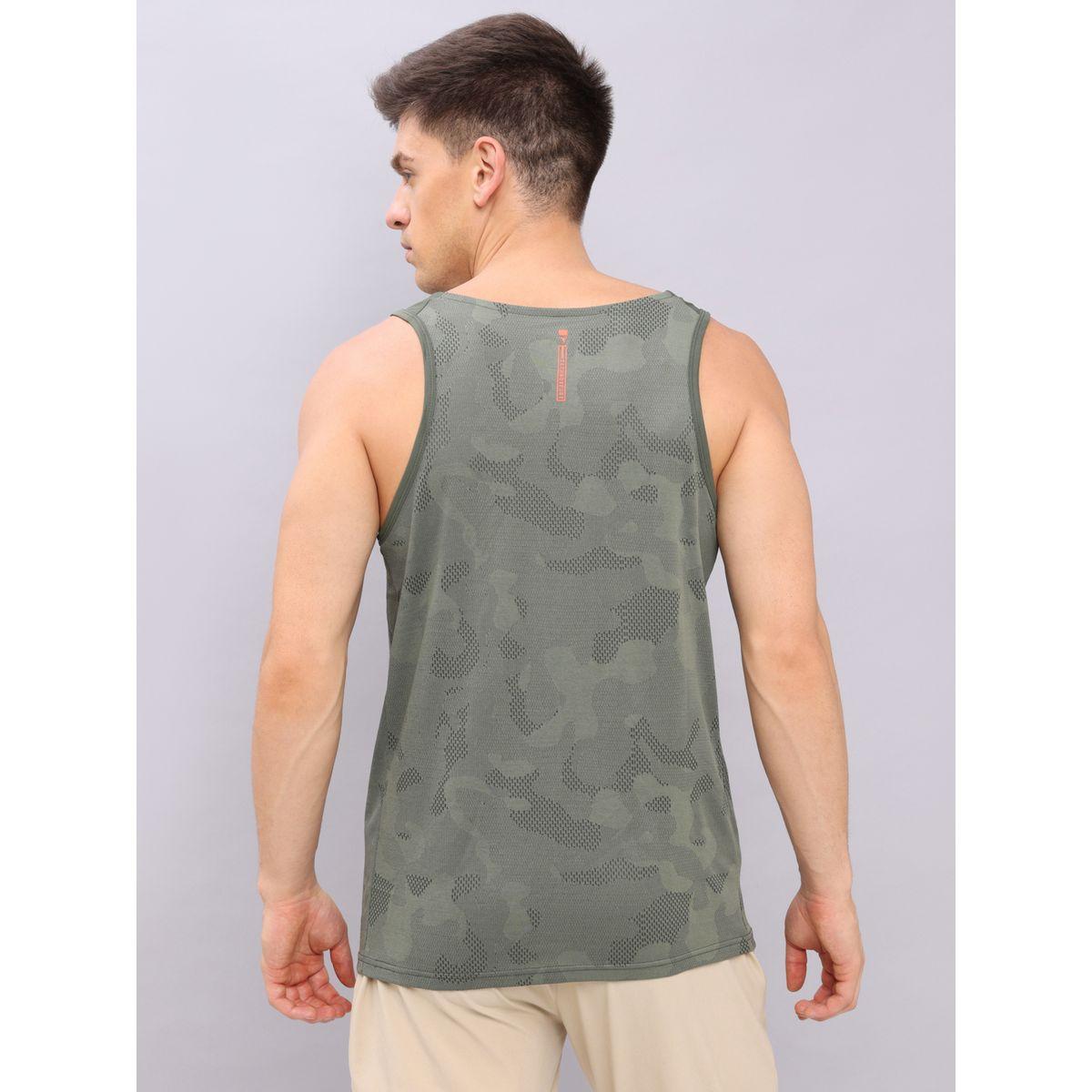 فيست بتفاصيل جاكار وياقة دائرية-men-clothing-tshirtsandpolos-tshirts-image-2