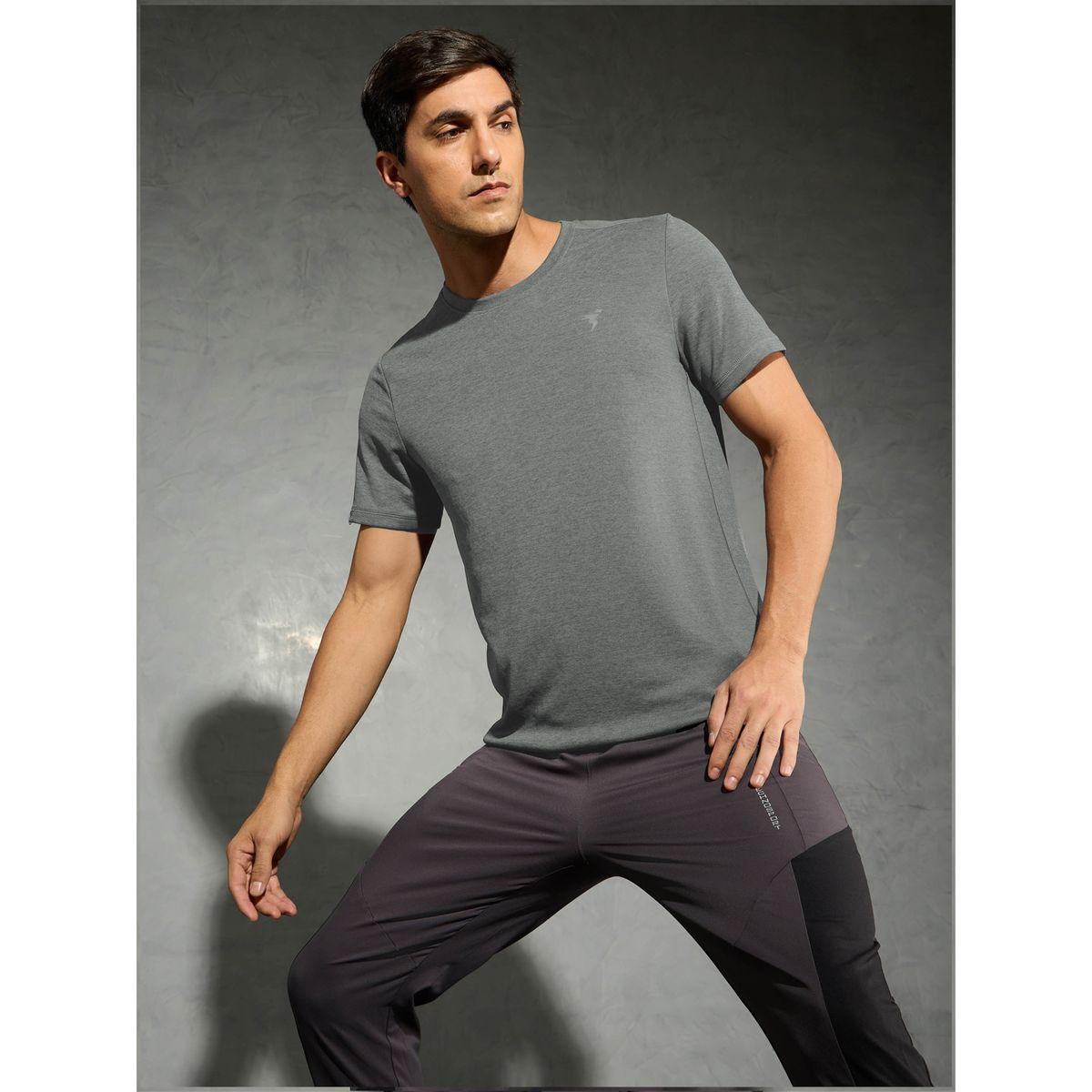 تيشيرت بياقة ضيقة وأكمام قصيرة-men-clothing-tshirtsandpolos-tshirts-image-5