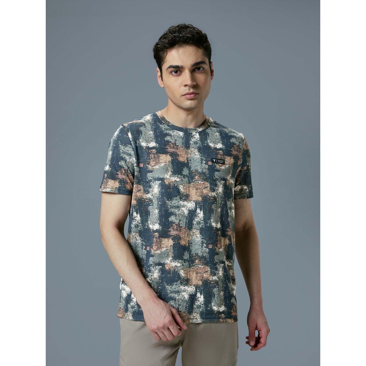 تيشيرت مُطبع بالكامل بقصة سليم فيت-men-clothing-tshirtsandpolos-tshirts-image-1
