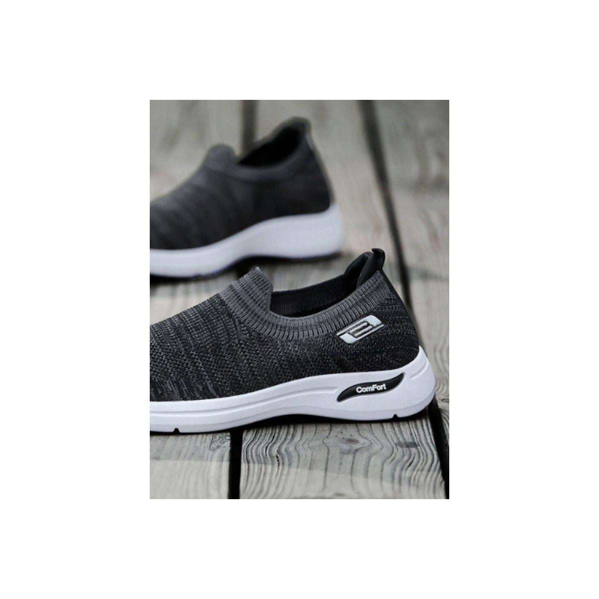 حذاء للجري بمقدمة دائرية وتفاصيل شبكية-men-shoes-sneakers-image-3