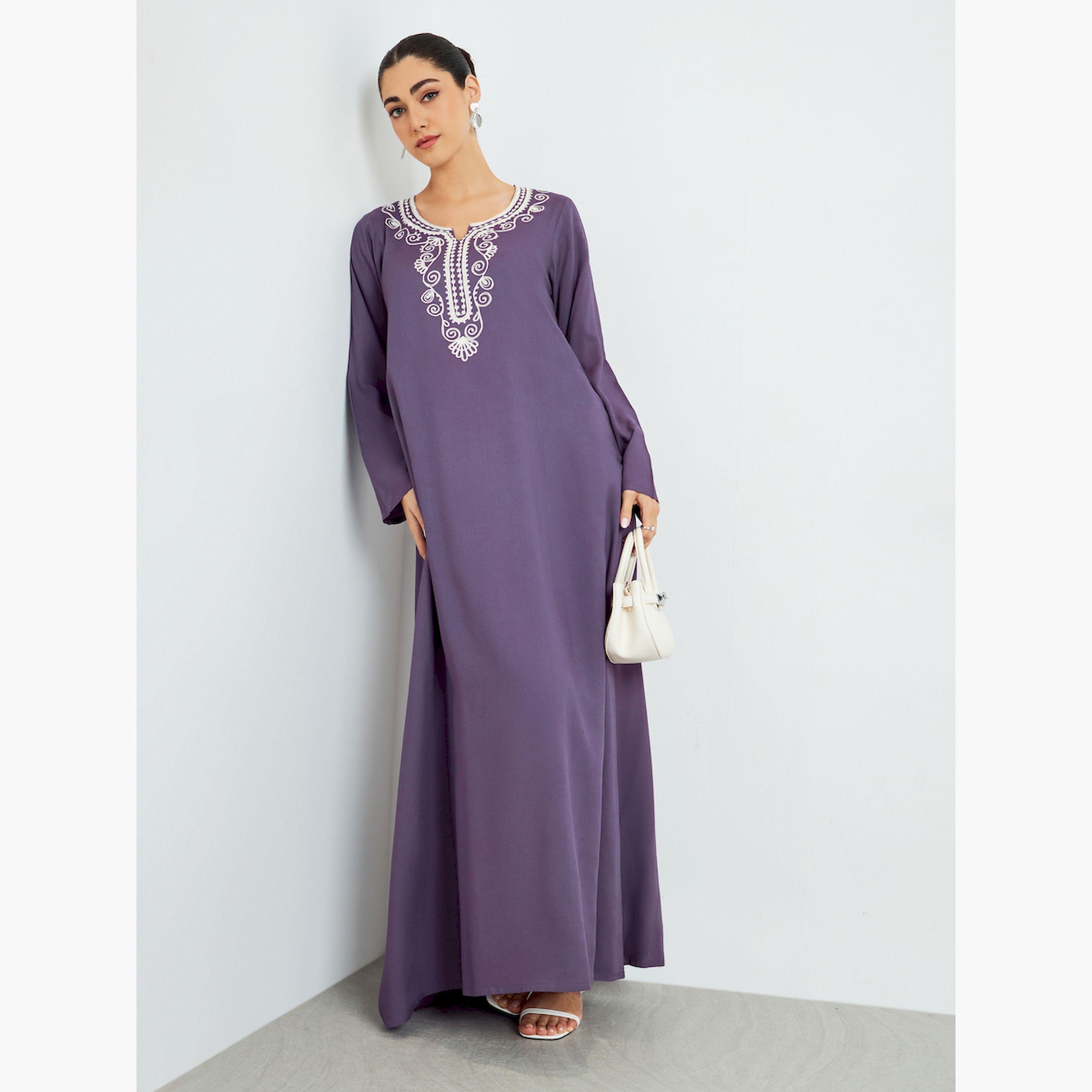 جلابية بحافة واسعة وتفاصيل مُطرّزة-women-arabicclothing-jalabiyas-image-2