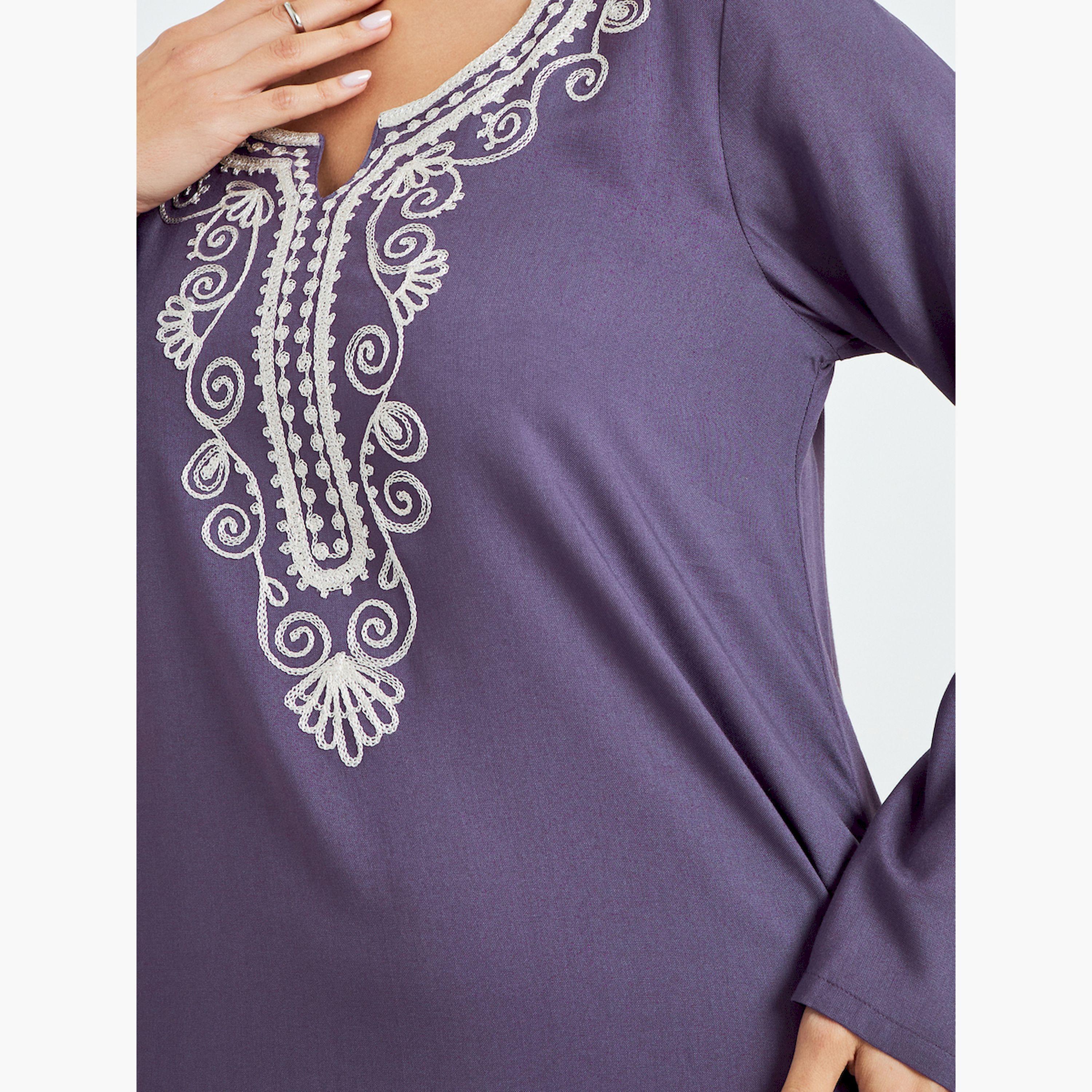 جلابية بحافة واسعة وتفاصيل مُطرّزة-women-arabicclothing-jalabiyas-image-6