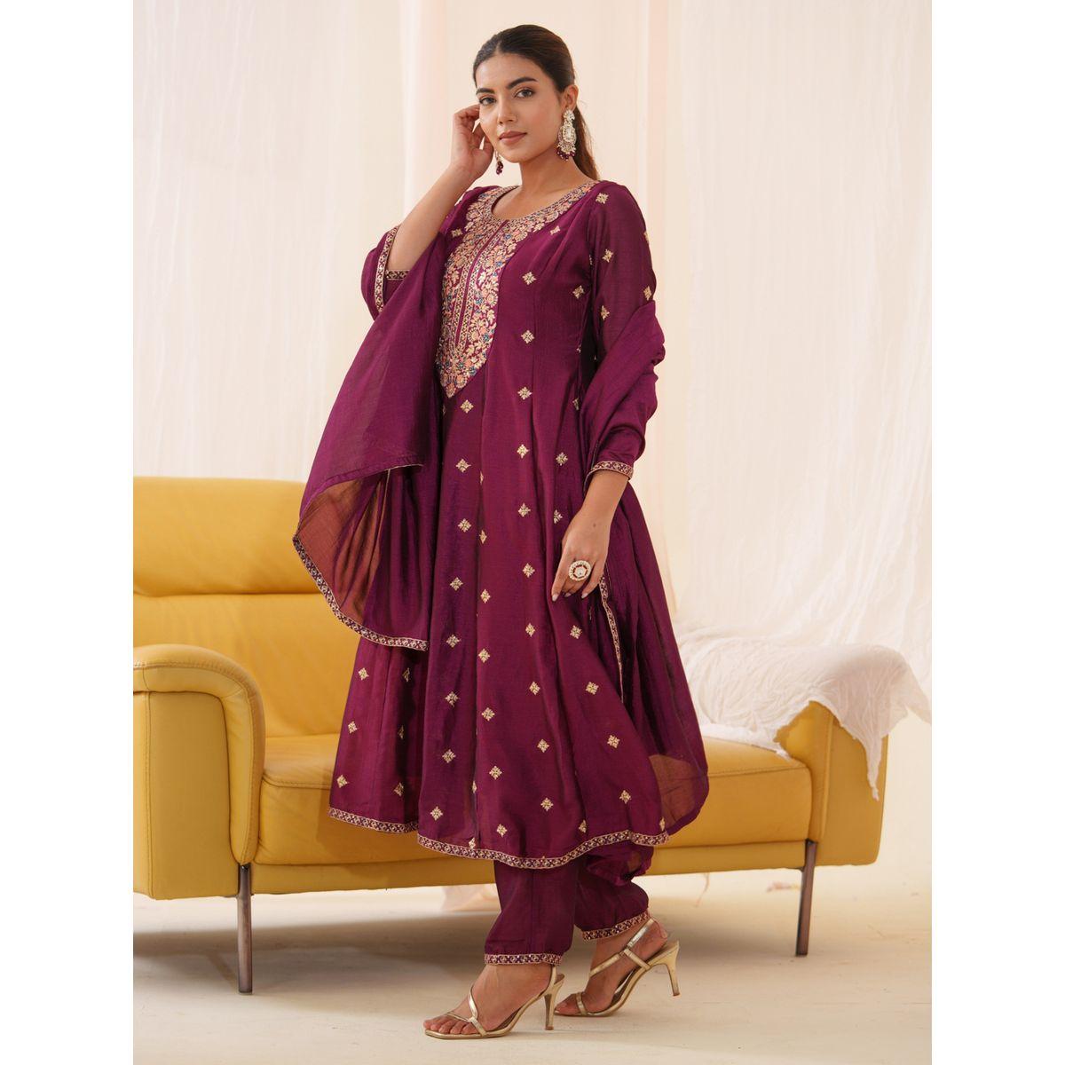 DW X Styli Floral Embroidered Kurta with Trousers and Dupatta Set-women-clothing-ethnicwear-kurtasets-image-3