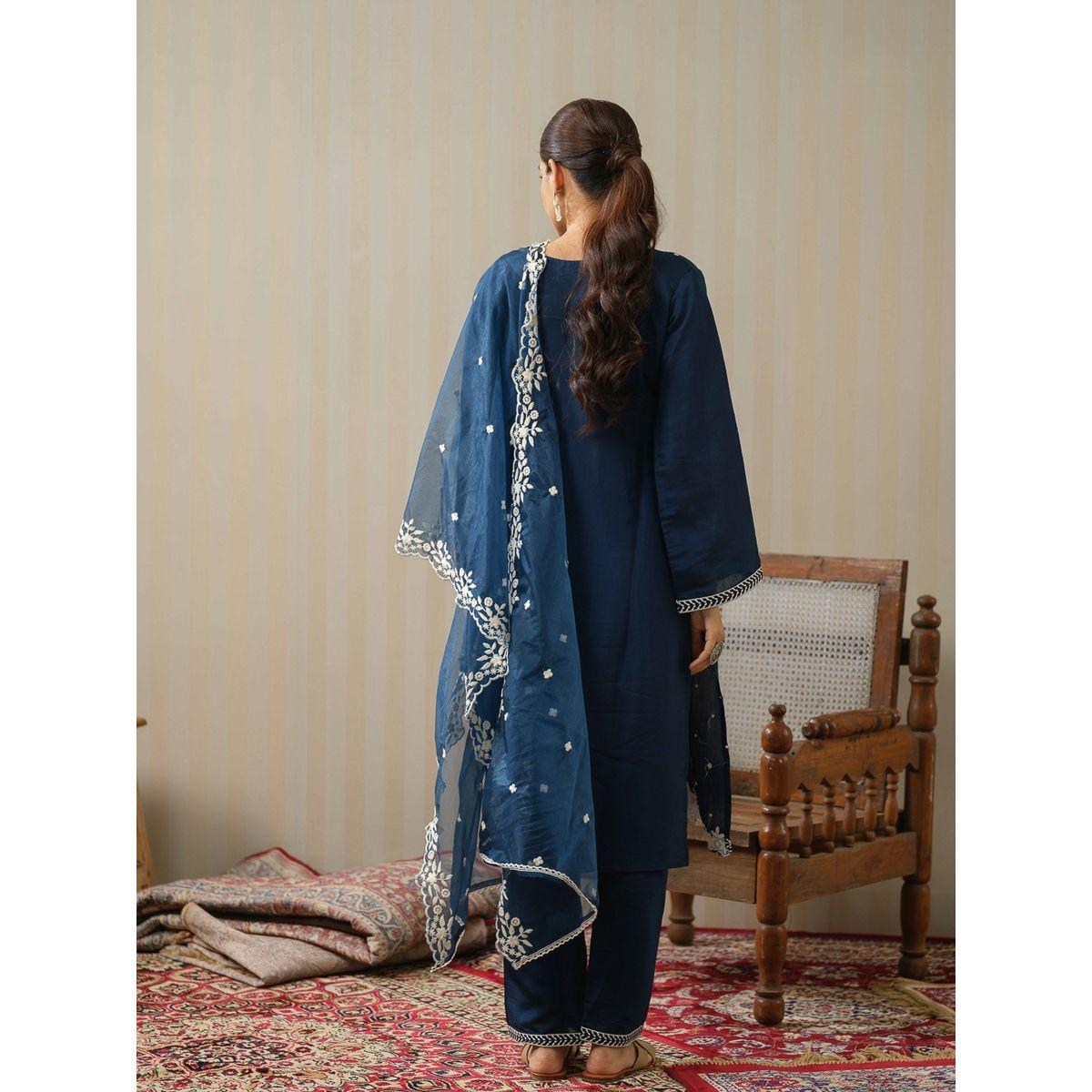 DW X Styli Embroidered Straight Kurta with Trouser and Dupatta Set-women-clothing-ethnicwear-kurtasets-image-3