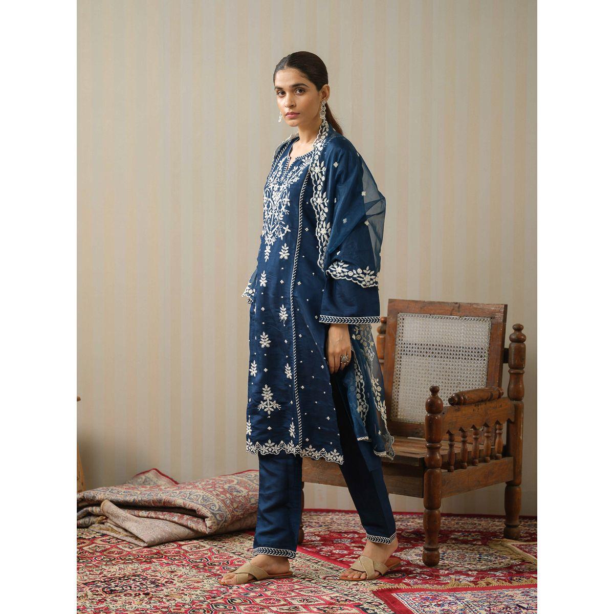 DW X Styli Embroidered Straight Kurta with Trouser and Dupatta Set-women-clothing-ethnicwear-kurtasets-image-4