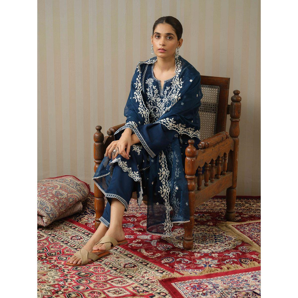 DW X Styli Embroidered Straight Kurta with Trouser and Dupatta Set-women-clothing-ethnicwear-kurtasets-image-5