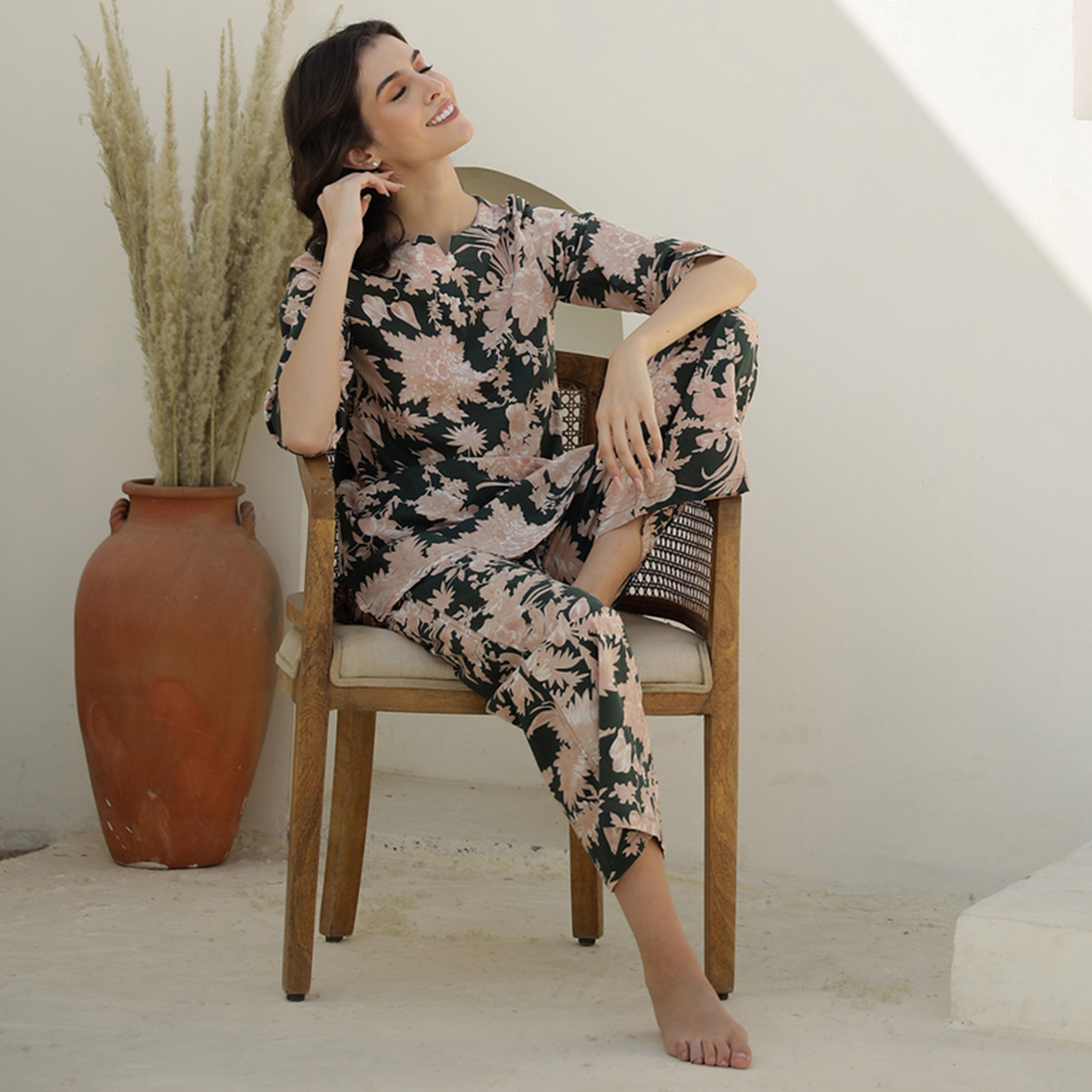 سانسكروتي هومز × ستايلي - طقم بنطال بيجامة وقميص مطبوع من القطن الخالص-women-clothing-nightwear-pyjamas-longsets-image-8