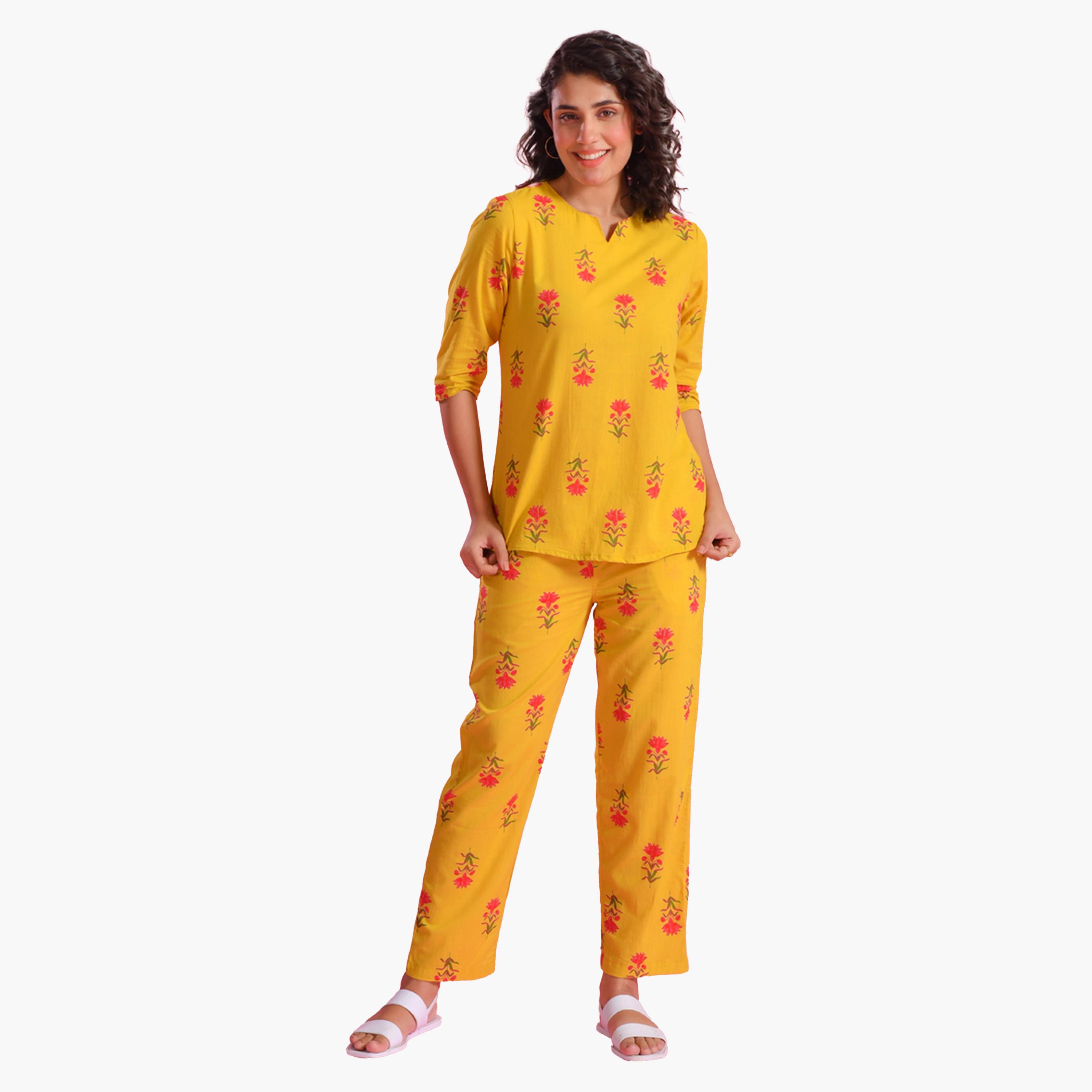 سانسكروتي هومز × ستايلي - طقم بنطال بيجامة وقميص مطبوع من القطن الخالص-women-clothing-nightwear-pyjamas-longsets-image-1