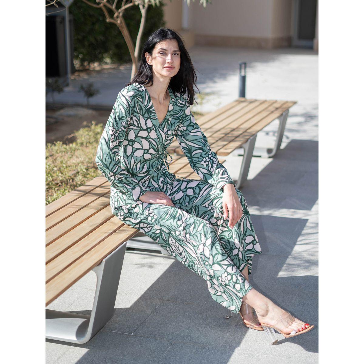 طقم منسق من بنطال وبلوزة بطبعة زهور-women-clothing-coordsets-image-1