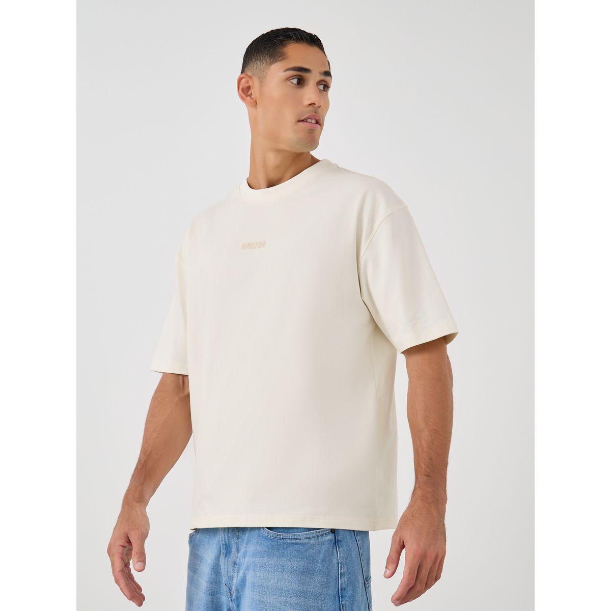 تيشيرت فضفاض بطبعة كتابة وياقة دائرية-men-clothing-tshirtsandpolos-tshirts-image-1