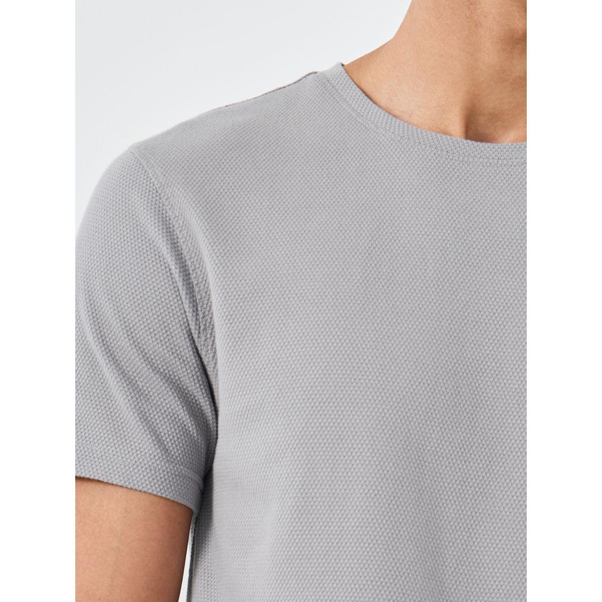 تيشيرت محبوك بتفاصيل بارزة الملمس وياقة دائرية-men-clothing-tshirtsandpolos-tshirts-image-3