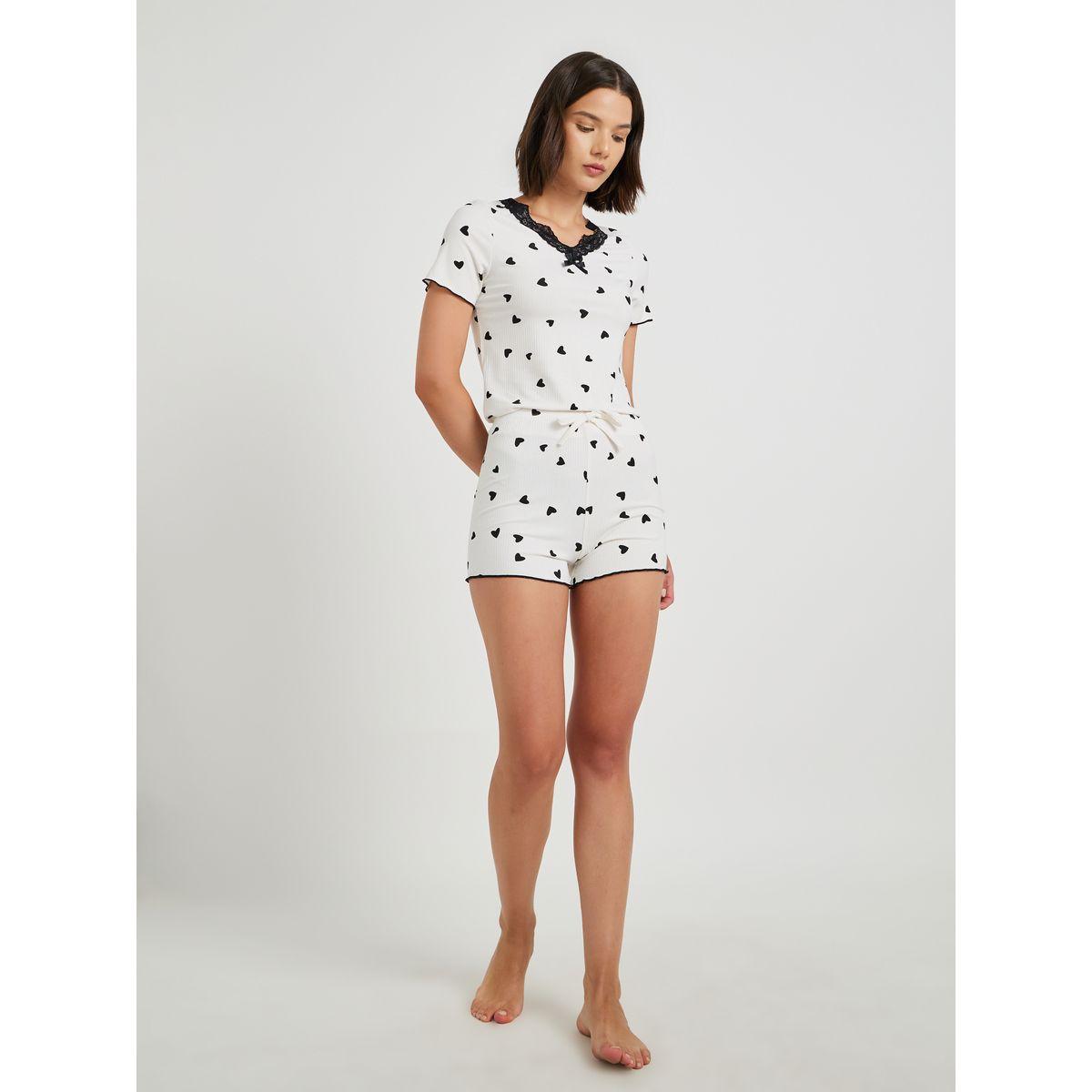 مجموعة من شورت وتيشيرت بأكمام قصيرة-women-clothing-nightwear-pyjamas-shortsets-image-1
