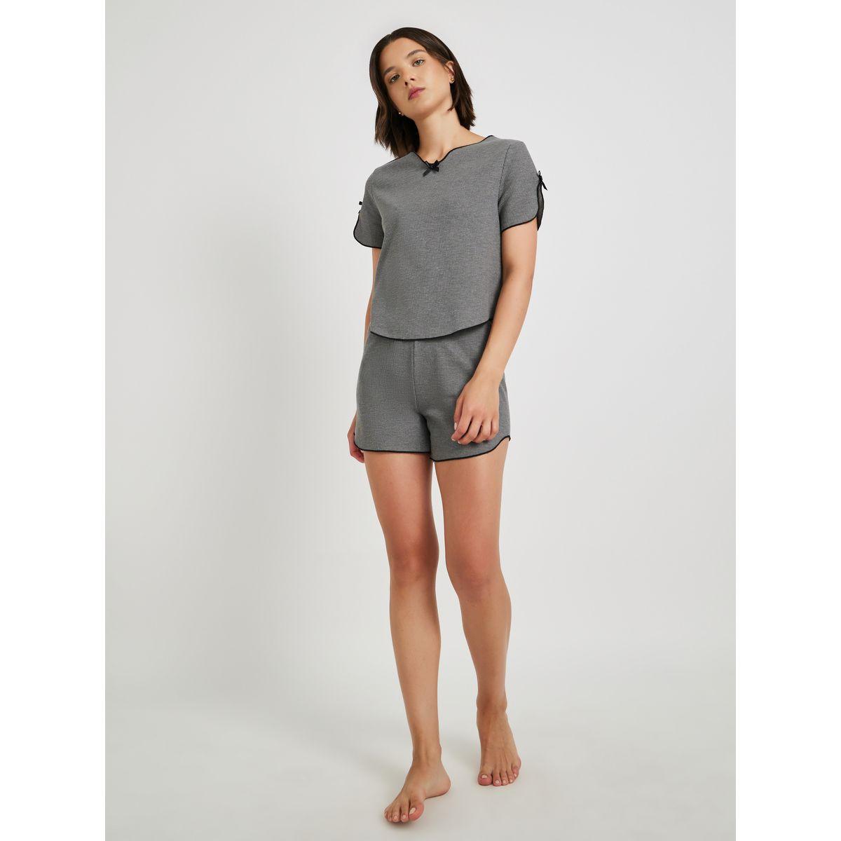 طقم بيجاما من شورت وتيشيرت سادة بأكمام قصيرة-women-clothing-nightwear-pyjamas-shortsets-image-1