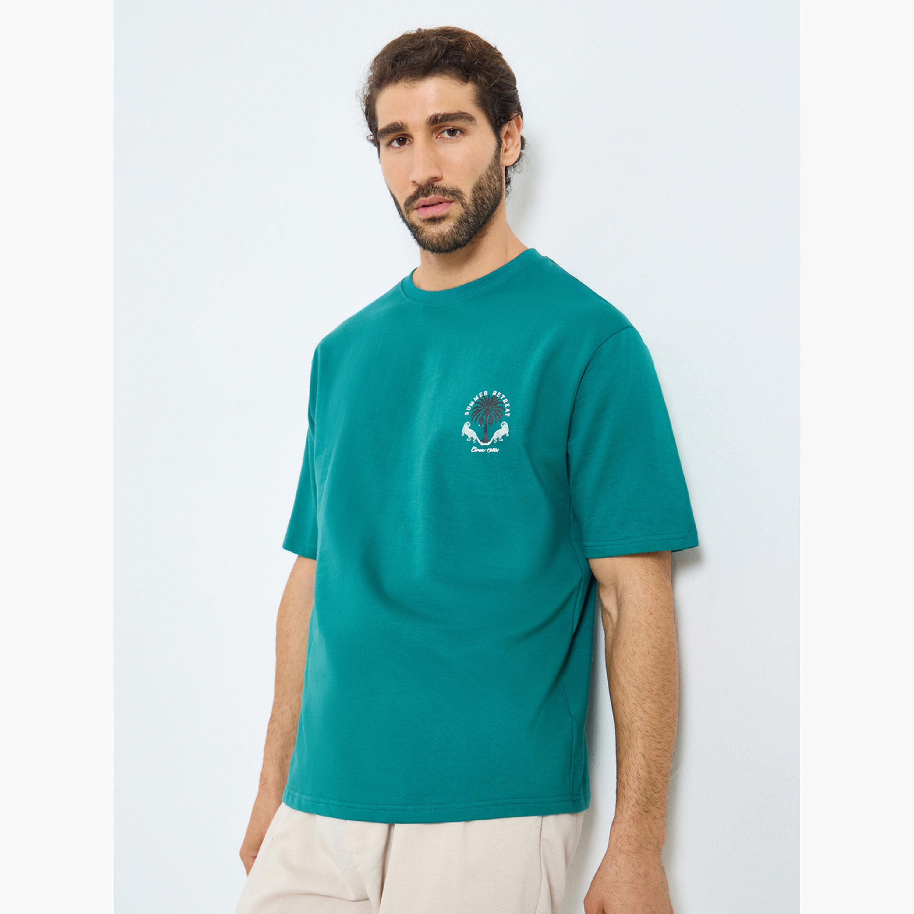 ستايلي - تي شيرت تصميم واسع برسومات ورقعة زرقاء للرجال-men-clothing-tshirtsandpolos-tshirts-image-1