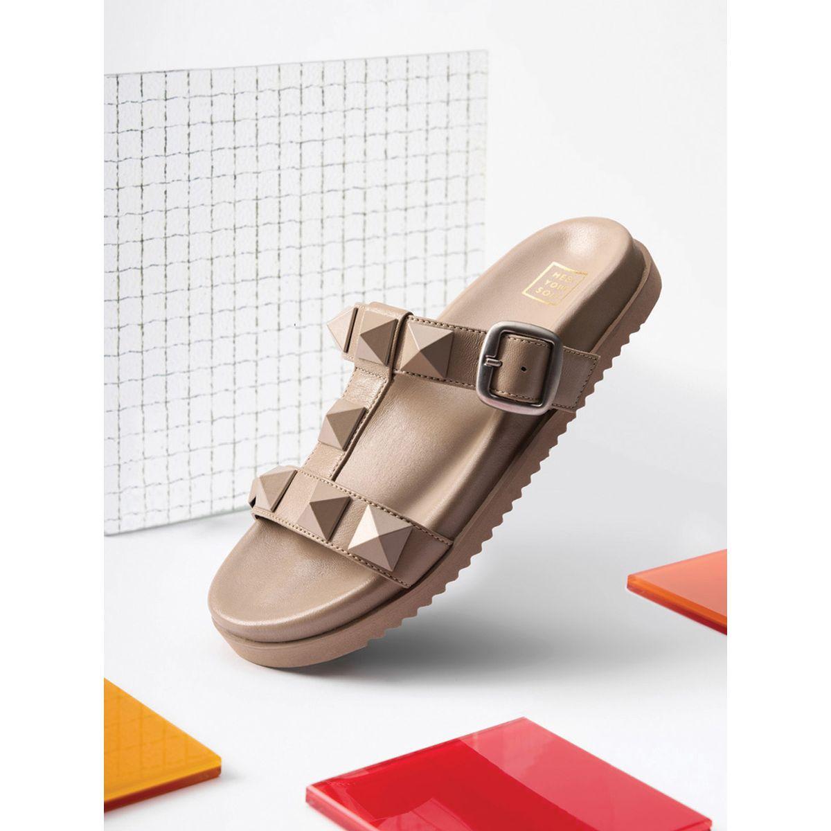 شبشب مرصع بالأحجار مع إبزيم-women-shoes-flipflopsandslides-image-1