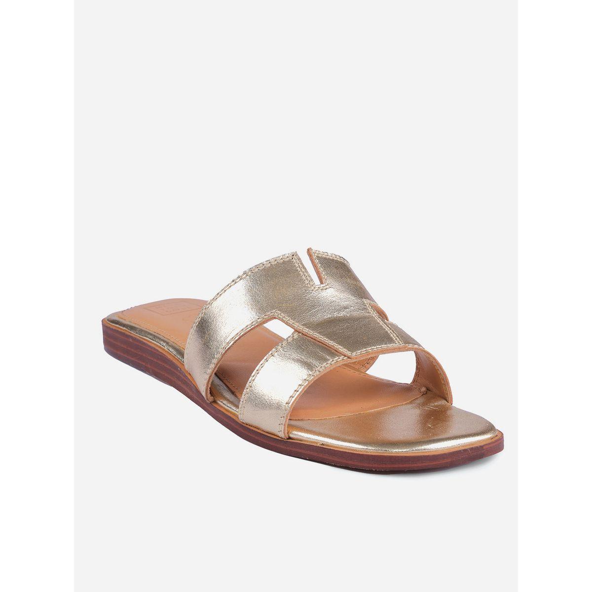 صندل فلات بمقدمة مفتوحة وتفاصيل براقة-women-shoes-sandals-flats-image-3