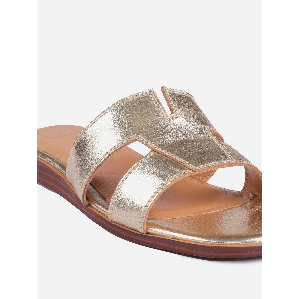 صندل فلات بمقدمة مفتوحة وتفاصيل براقة-women-shoes-sandals-flats-image-5
