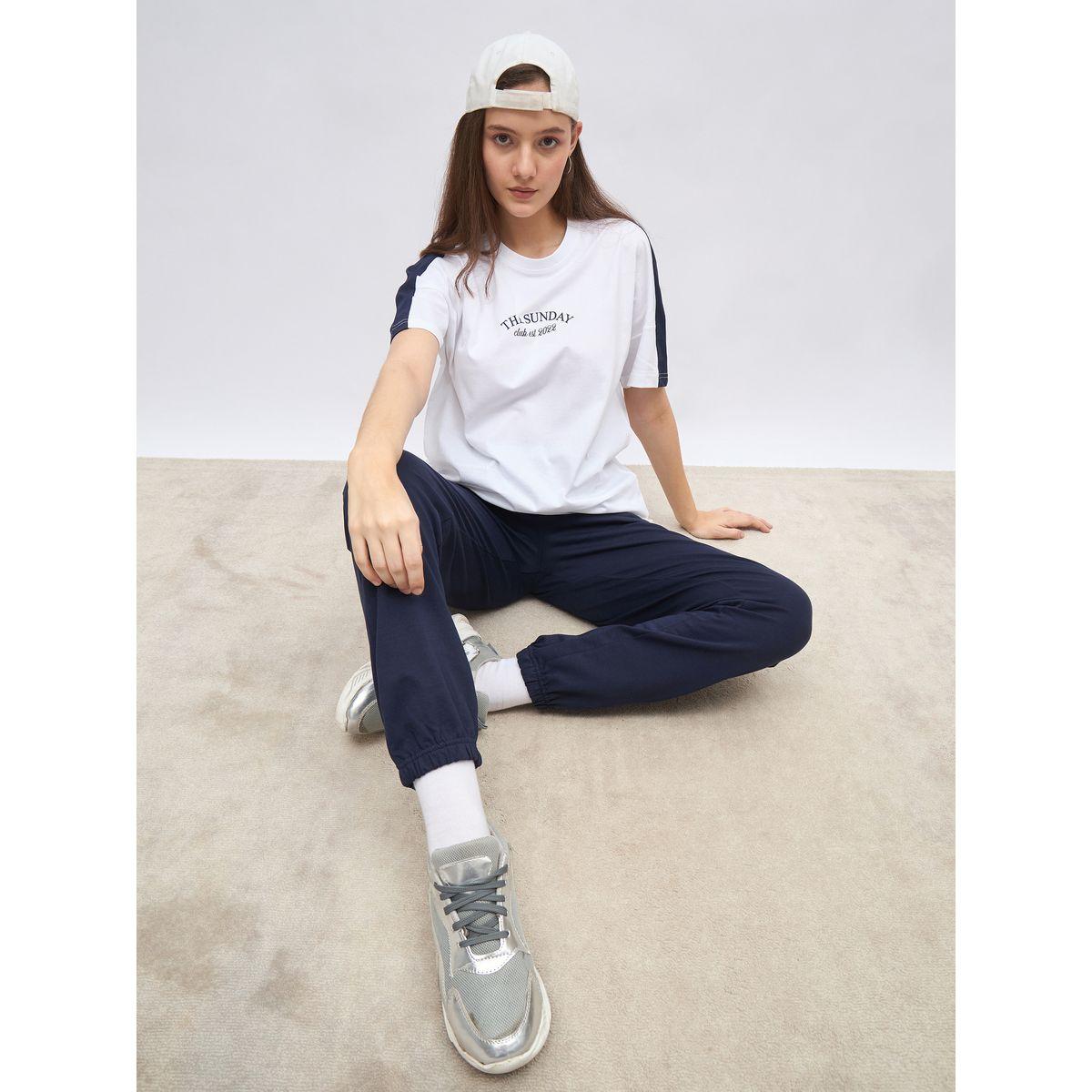 Styli White Oversized Slogan T-Shirt and Cuffed Joggers Set-women-clothing-coordsets-image-6