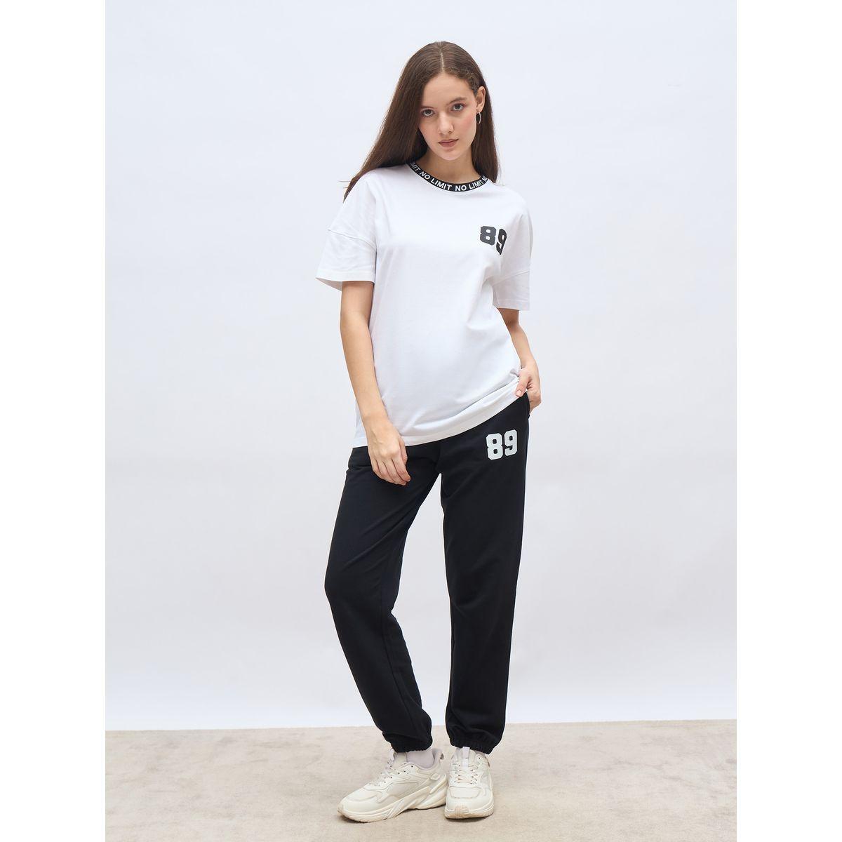 طقم منسق من جوغر وتيشيرت فضفاض بطبعة كتابة-women-clothing-coordsets-image-2