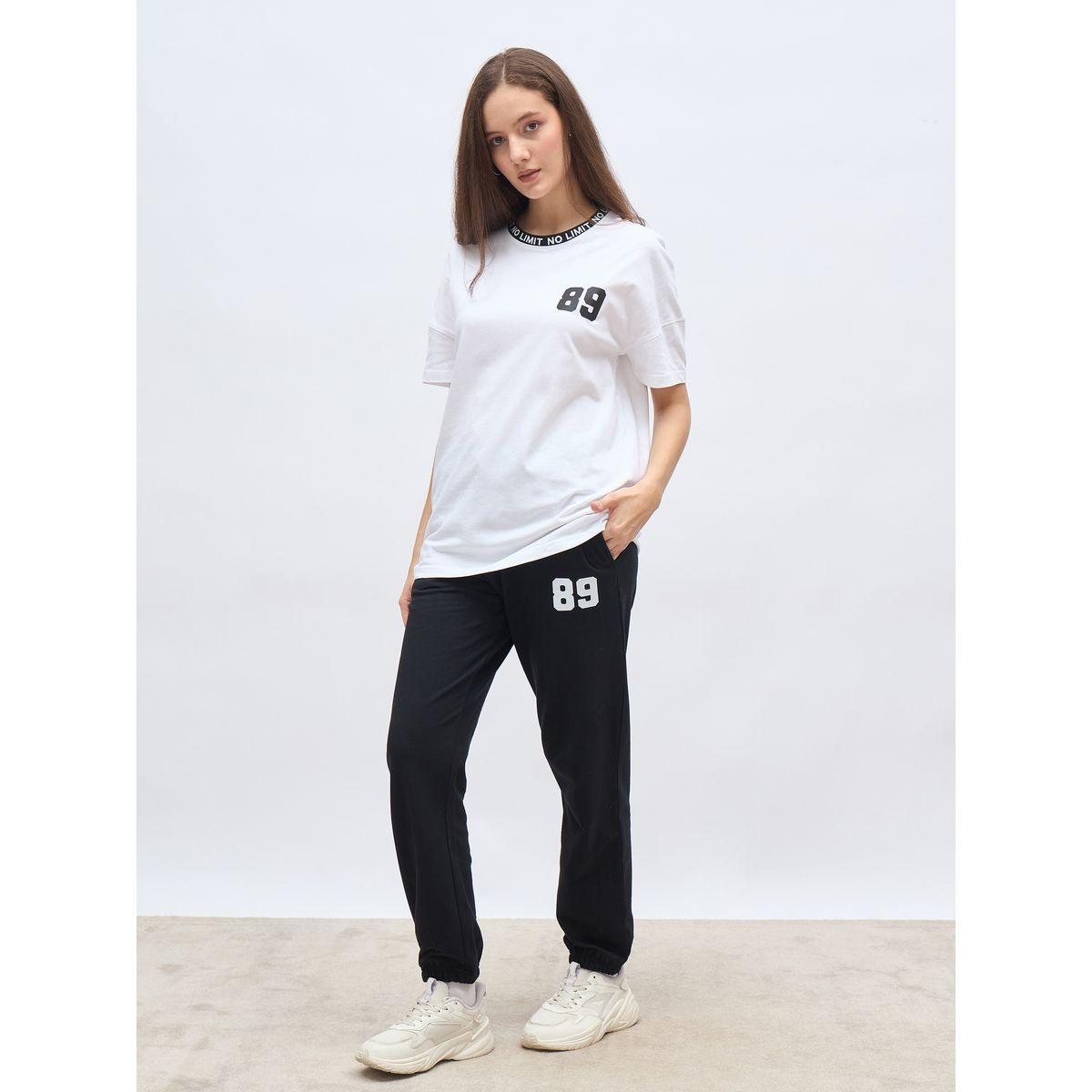 طقم منسق من جوغر وتيشيرت فضفاض بطبعة كتابة-women-clothing-coordsets-image-3