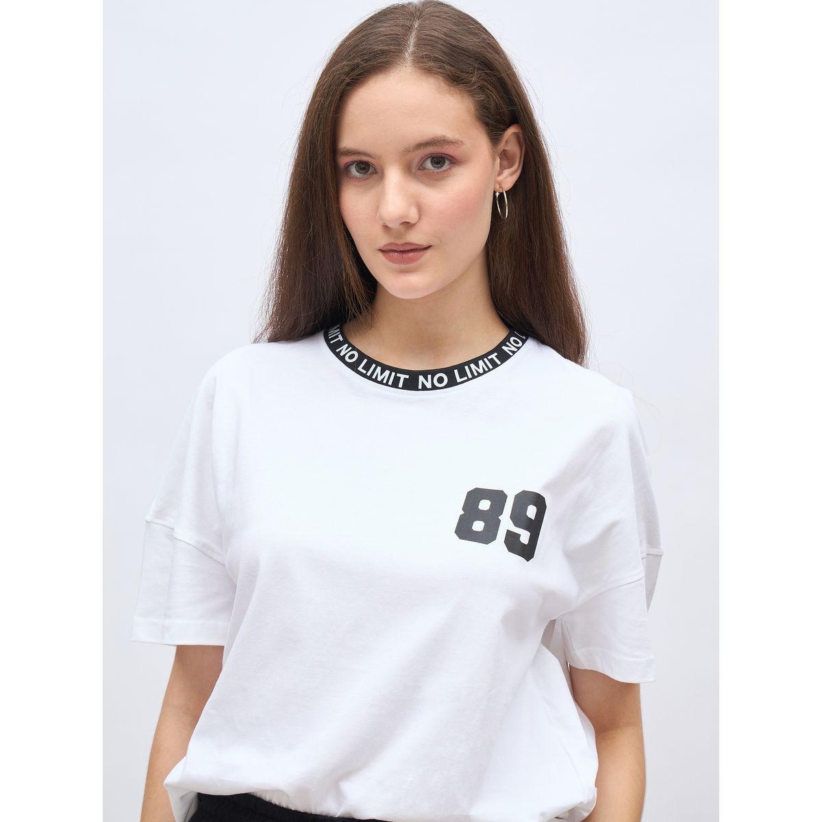 طقم منسق من جوغر وتيشيرت فضفاض بطبعة كتابة-women-clothing-coordsets-image-4