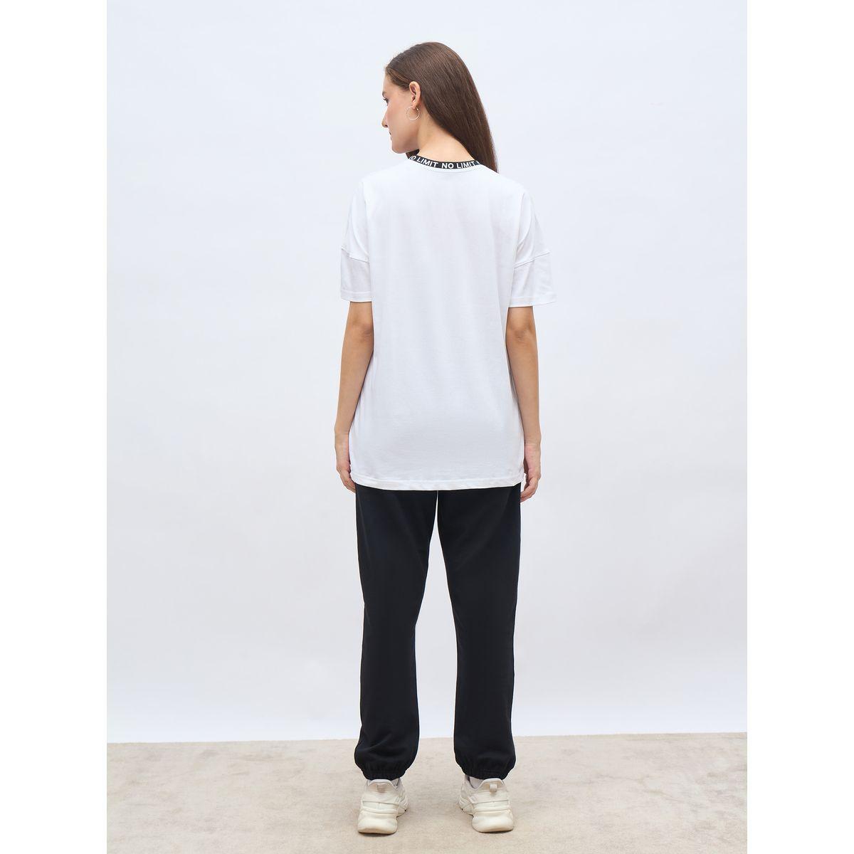 طقم منسق من جوغر وتيشيرت فضفاض بطبعة كتابة-women-clothing-coordsets-image-5