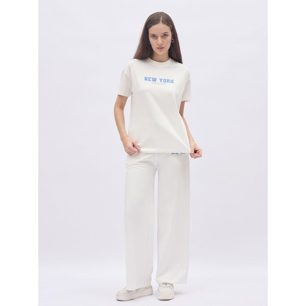 طقم منسق من جوغر وتيشيرت بطبعة كتابة-women-clothing-coordsets-image-2