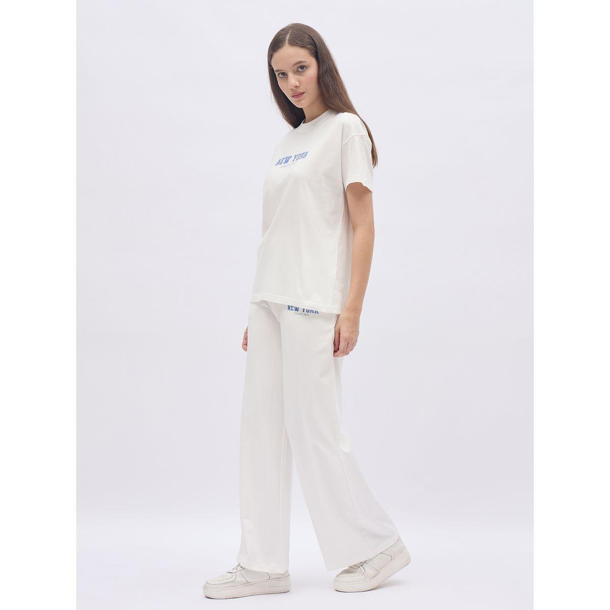 طقم منسق من جوغر وتيشيرت بطبعة كتابة-women-clothing-coordsets-image-3