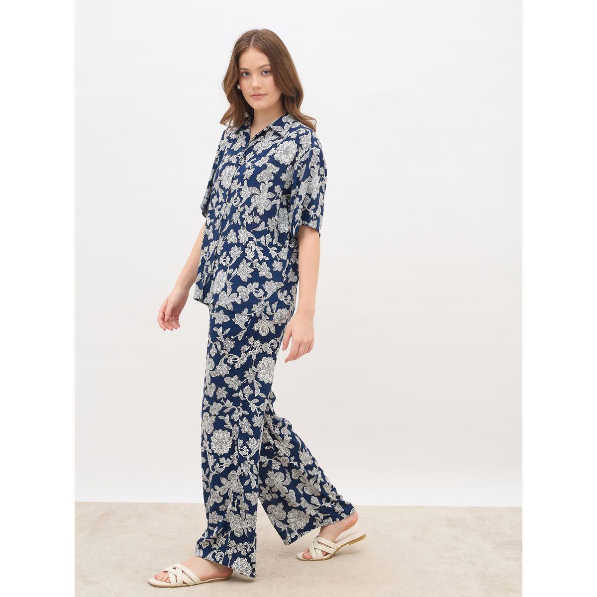 طقم منسق من بنطال وبلوزة فضفاضة مُطبعة بالكامل-women-clothing-coordsets-image-3