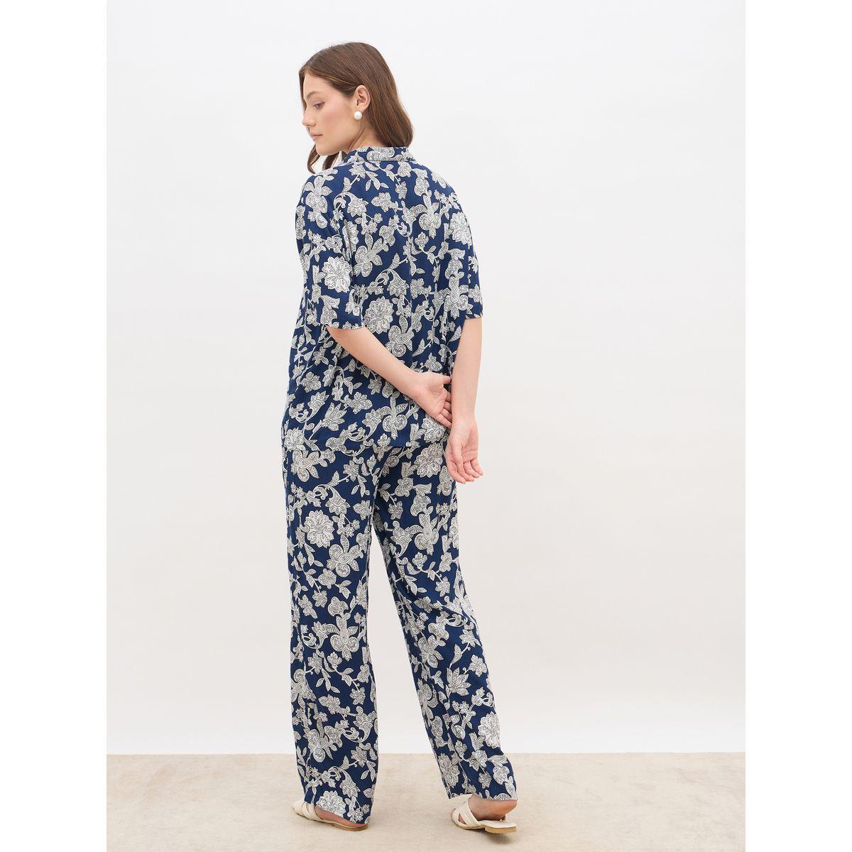 طقم منسق من بنطال وبلوزة فضفاضة مُطبعة بالكامل-women-clothing-coordsets-image-5