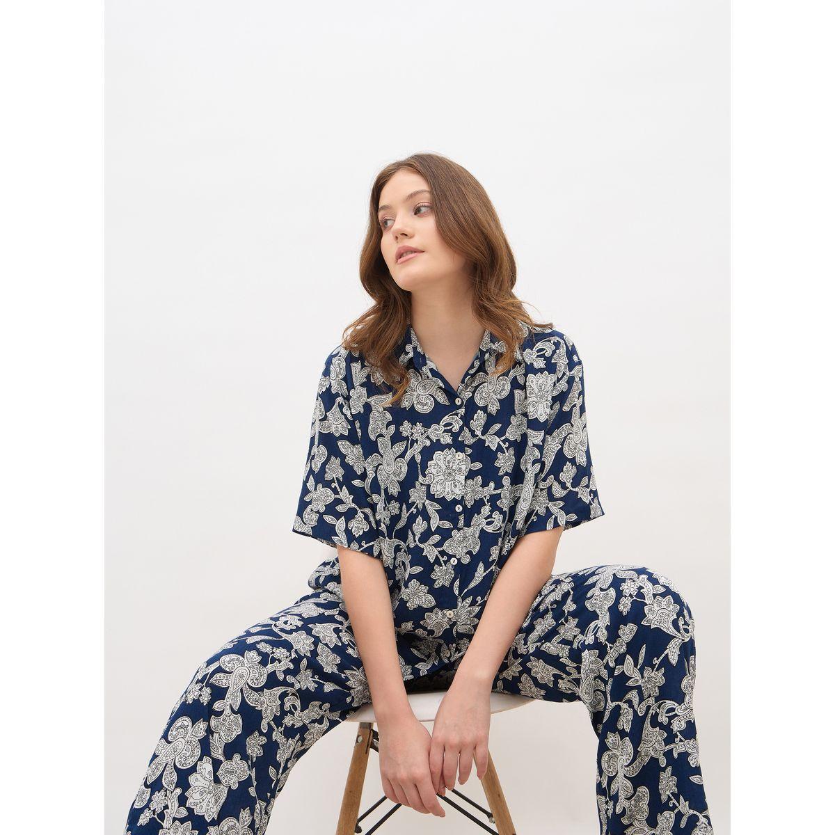 طقم منسق من بنطال وبلوزة فضفاضة مُطبعة بالكامل-women-clothing-coordsets-image-6