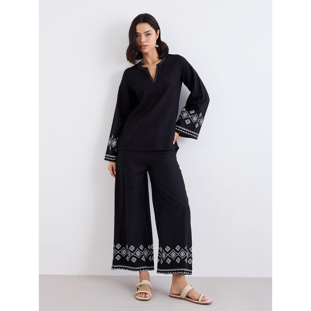 طقم منسق من بنطال وبلوزة مُطبعة بياقة بشق-women-clothing-coordsets-image-2