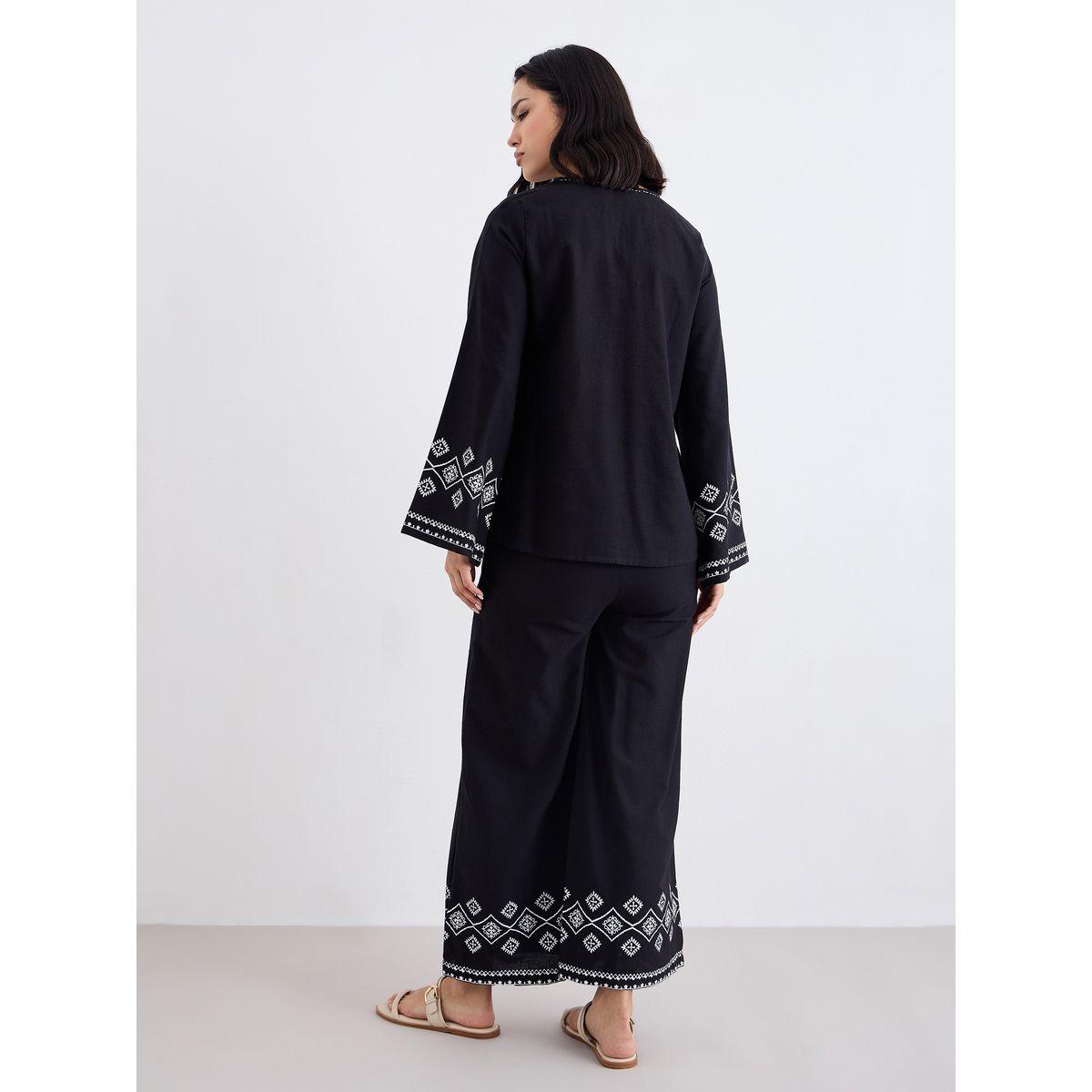 طقم منسق من بنطال وبلوزة مُطبعة بياقة بشق-women-clothing-coordsets-image-4