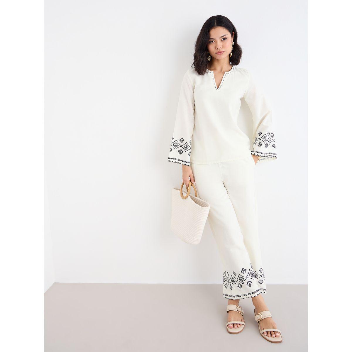 طقم منسق من بنطال وبلوزة مُطبعة بياقة بشق-women-clothing-coordsets-image-1