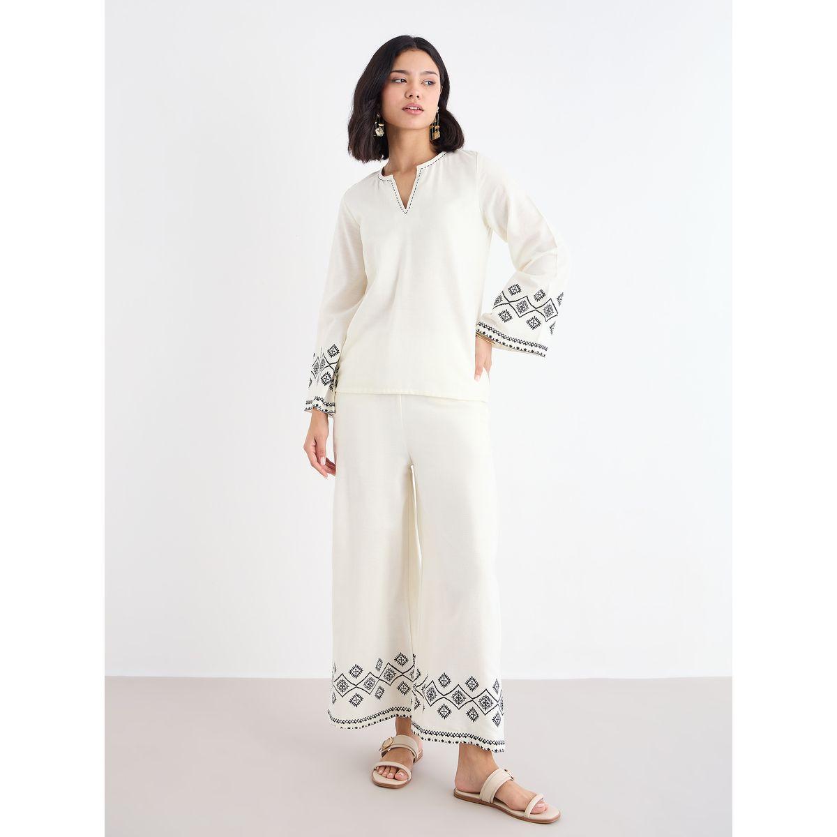 طقم منسق من بنطال وبلوزة مُطبعة بياقة بشق-women-clothing-coordsets-image-2