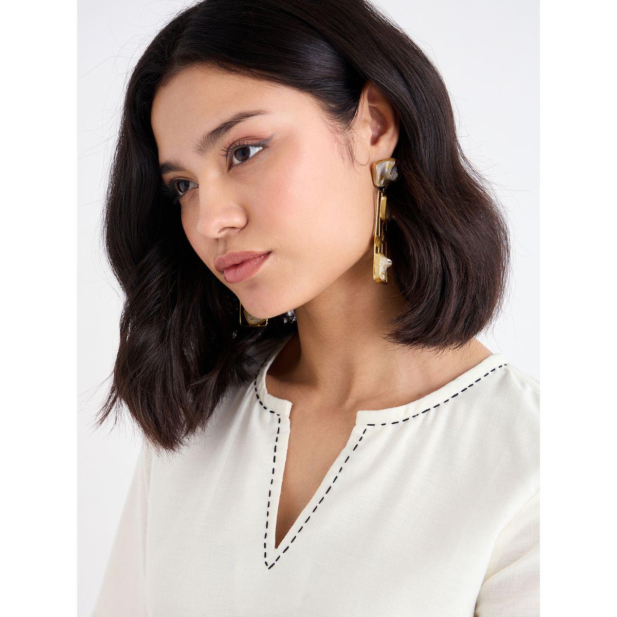 طقم منسق من بنطال وبلوزة مُطبعة بياقة بشق-women-clothing-coordsets-image-4