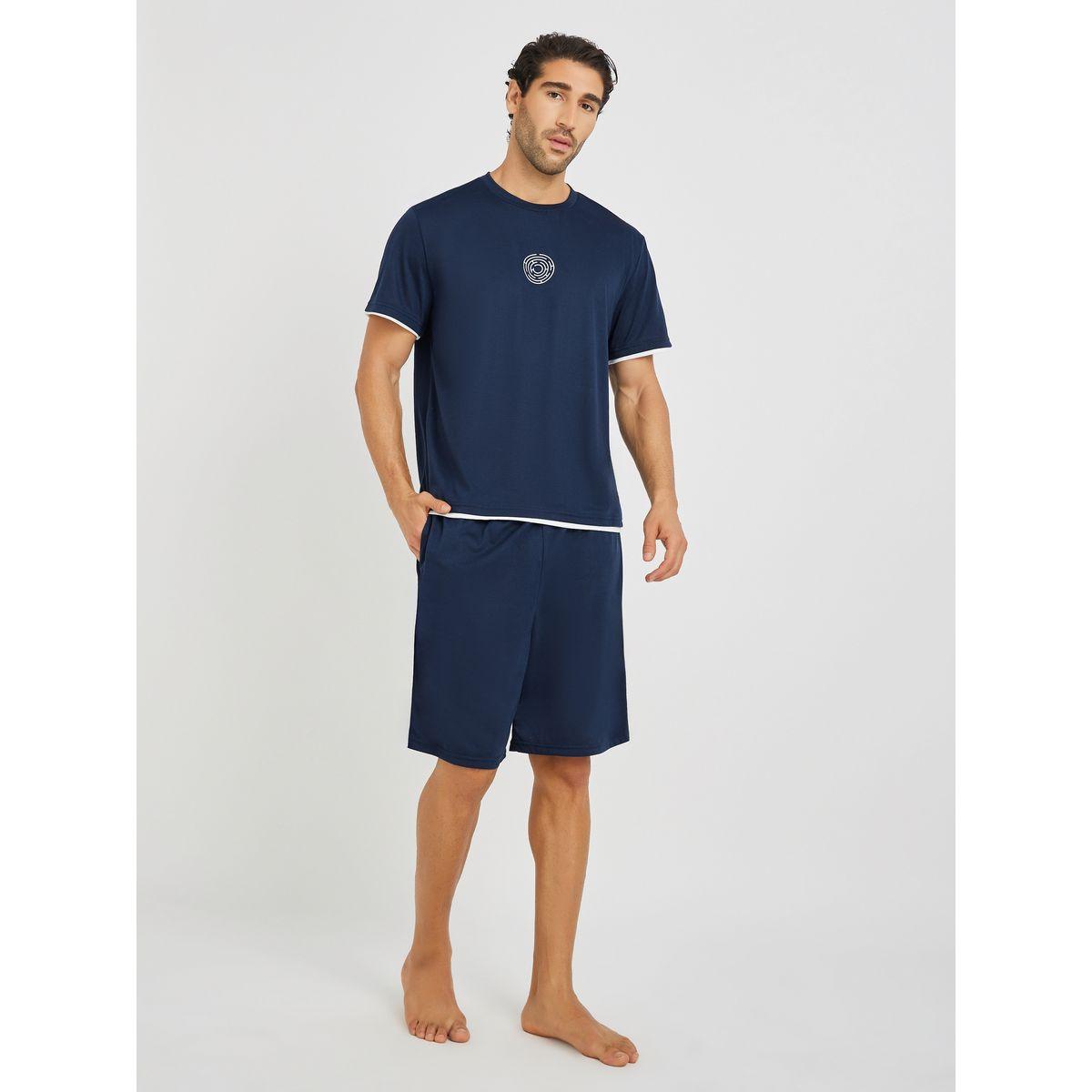 طقم بيجاما من شورت وتيشيرت بطبعة صغيرة-men-clothing-nightwear-sets-image-1