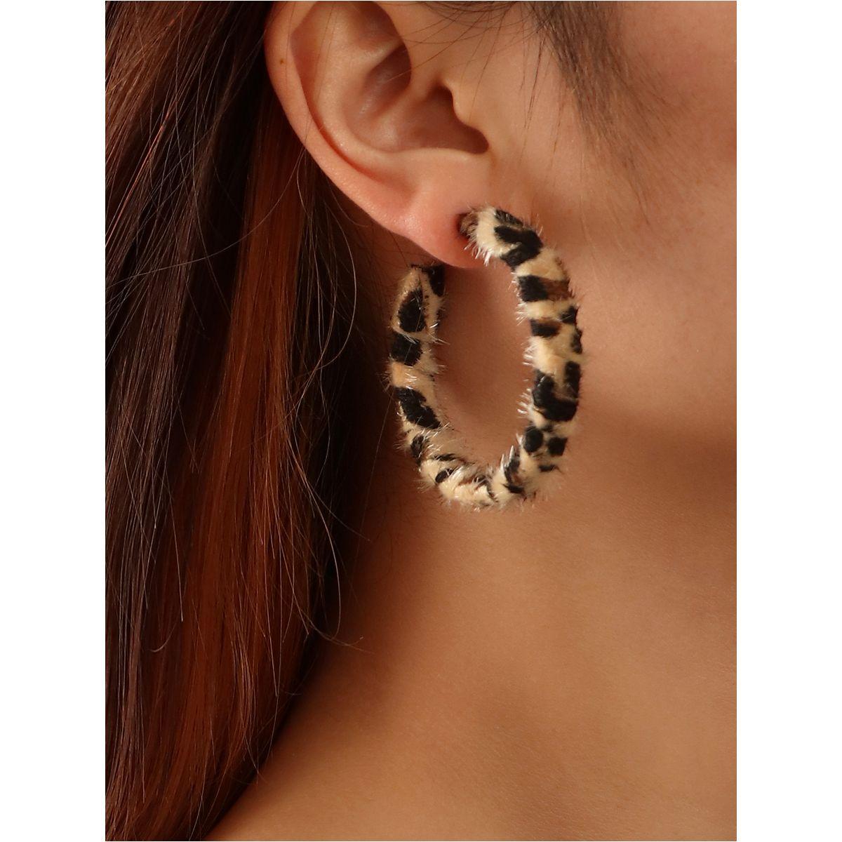 Styli Leopard Print Textured Hoop Earrings-women-watchesandjewellery-jewellery-earrings-image-5