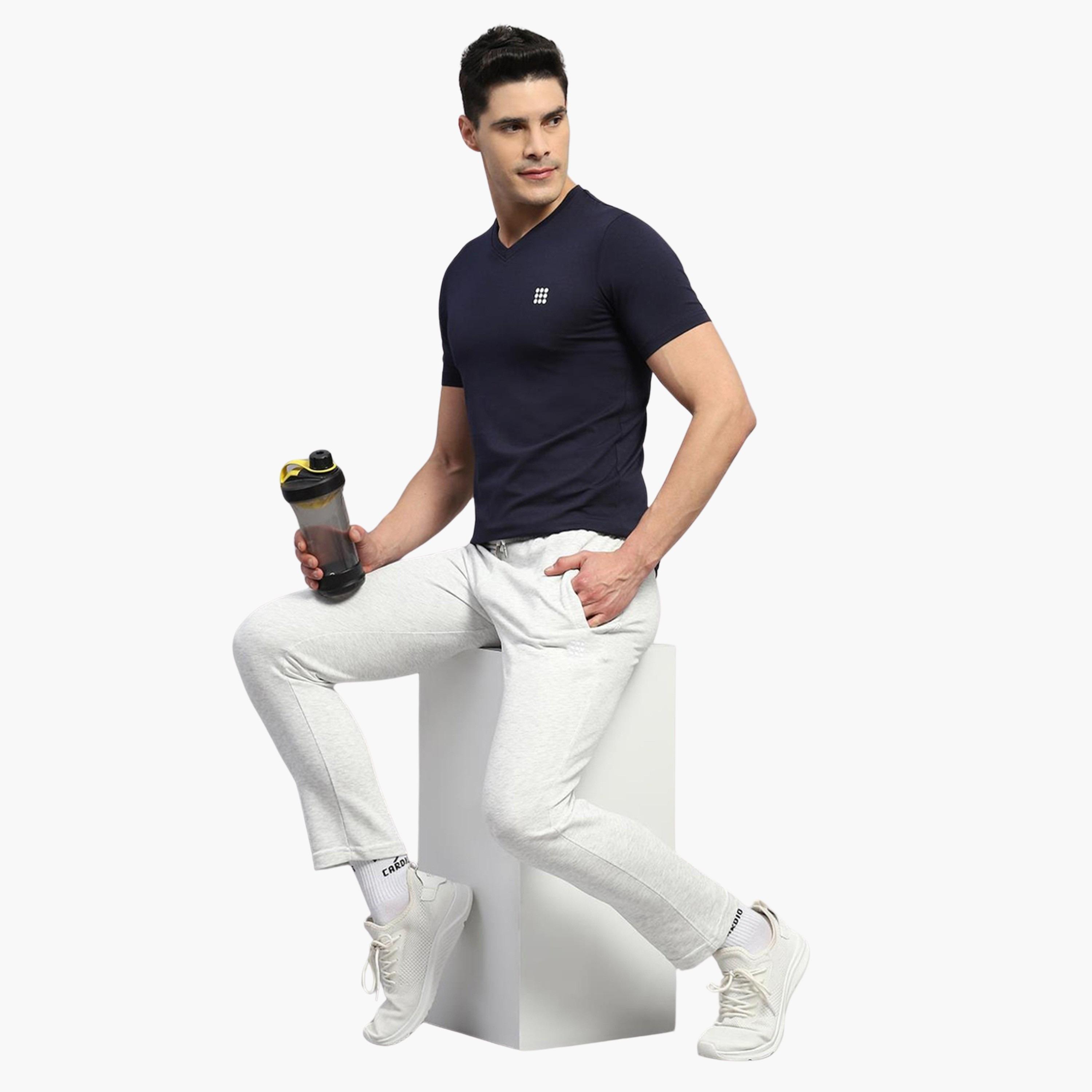 روك.ات ×ستايلي-  تي شيرت رجالي أزرق داكن بأكمام قصيرة ورقبة تصميم حرف V-men-clothing-tshirtsandpolos-tshirts-image-2