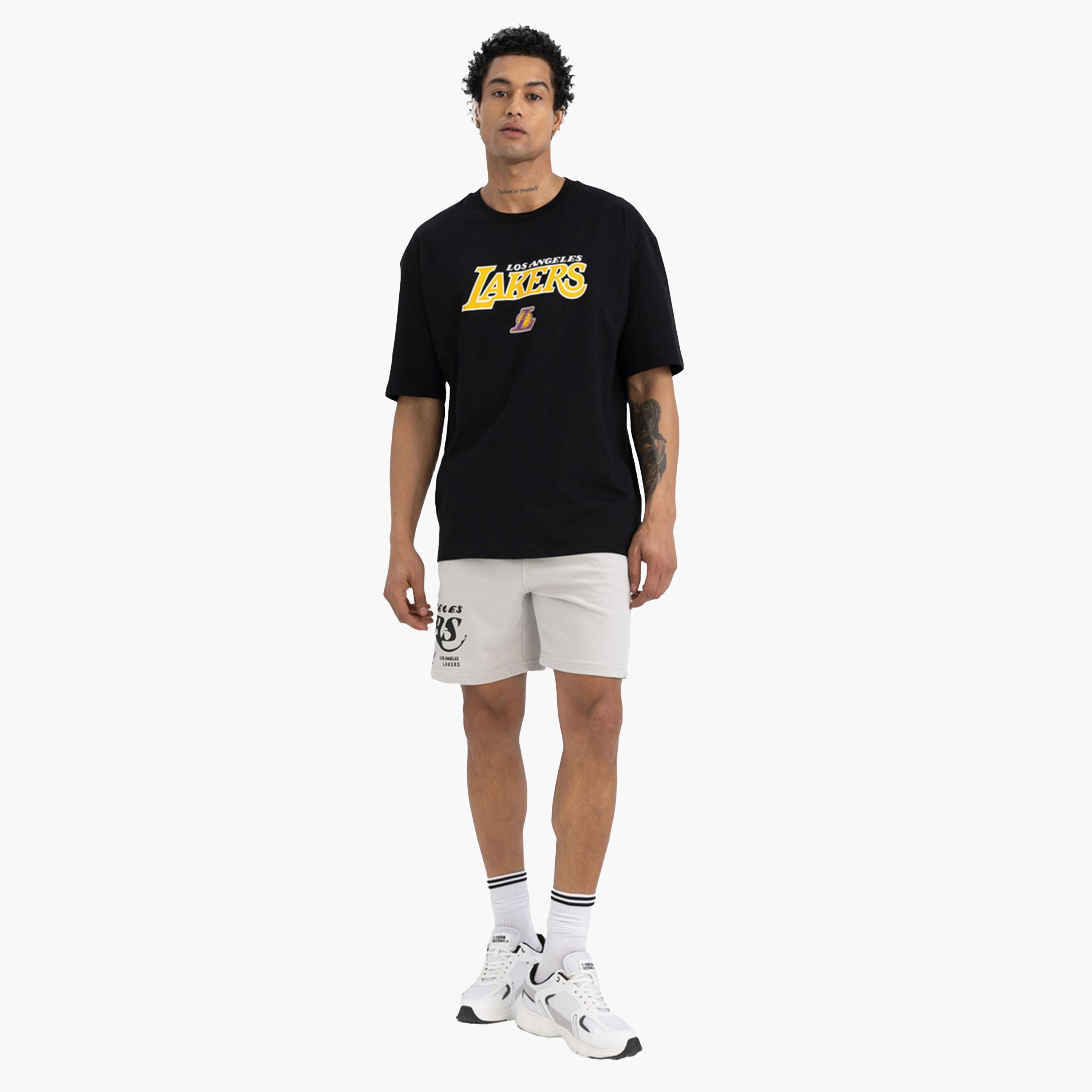 ديفاكتو × ستايلي-  شورت رمادي بشعار فريق لوس أنجلوس ليكرز-men-clothing-bottoms-shorts-image-4