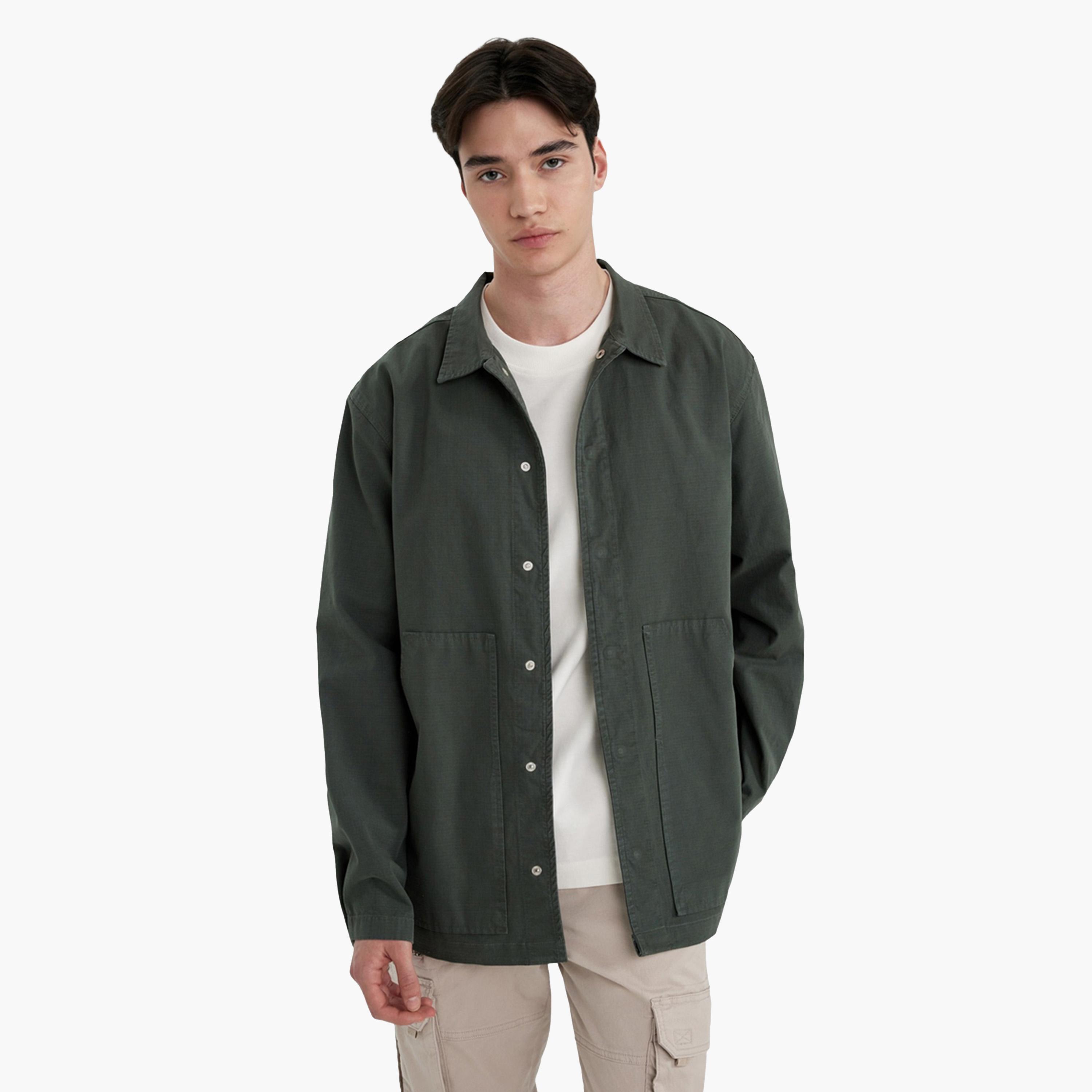 ديفاكتو × ستايلي-  قميص رجالي سادة بأزرار باللون الأخضر-men-clothing-shirts-image-1