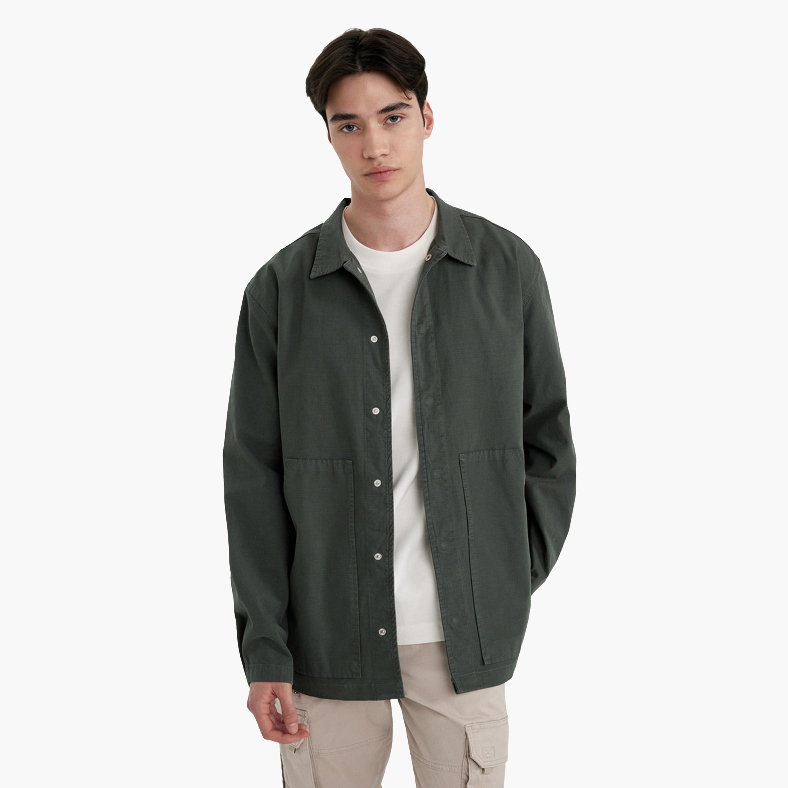 ديفاكتو × ستايلي-  قميص رجالي سادة بأزرار باللون الأخضر-men-clothing-shirts-image-3