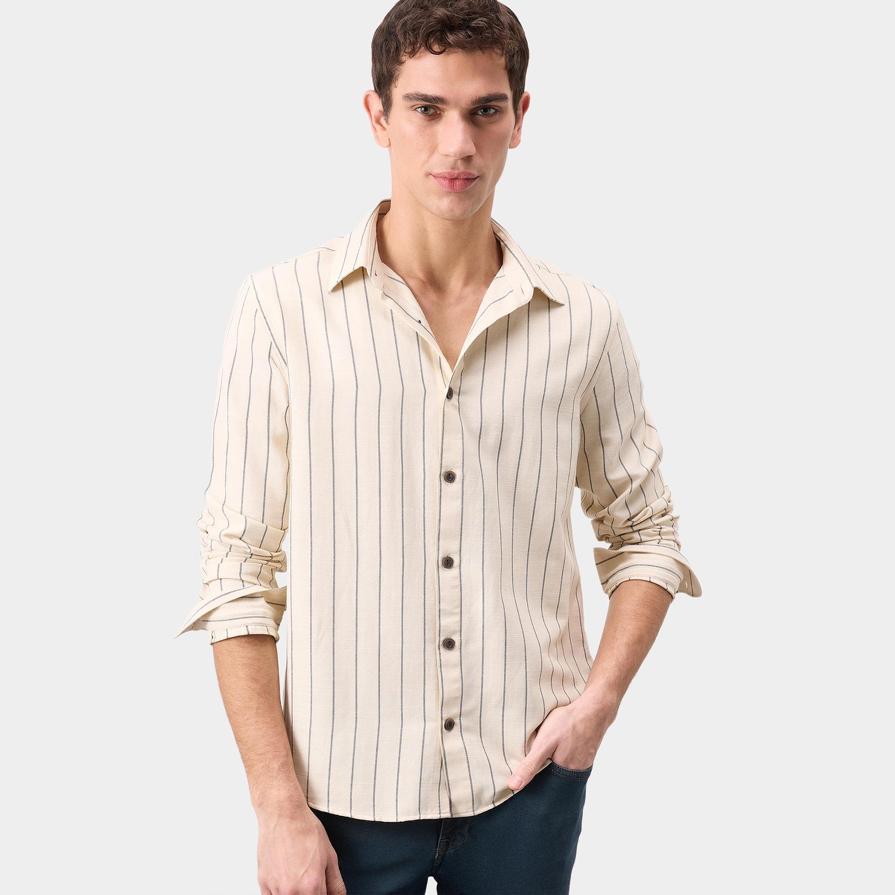 ديفاكتو × ستايلي-  قميص رجالي بيج منقوش بأزرار وأكمام طويلة-men-clothing-shirts-image-1