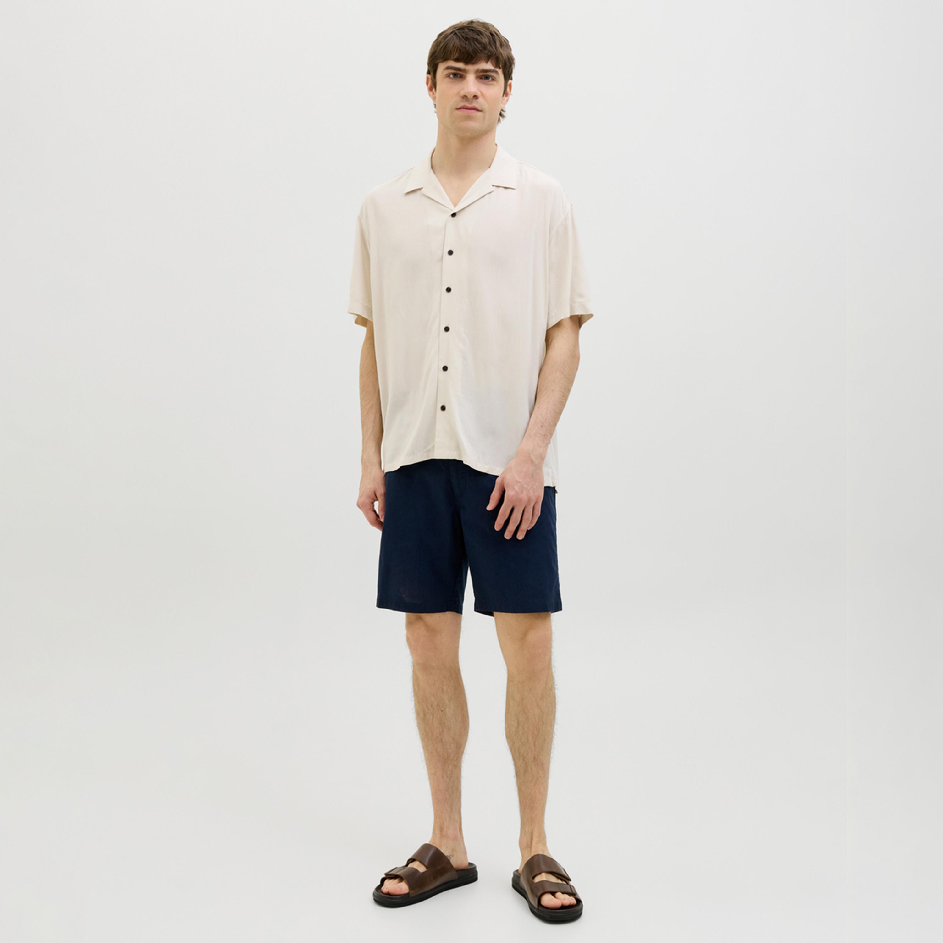 ريبيل × ستايلي - قميص سادة بقصّة عادية وياقة واسعة-men-clothing-shirts-image-4