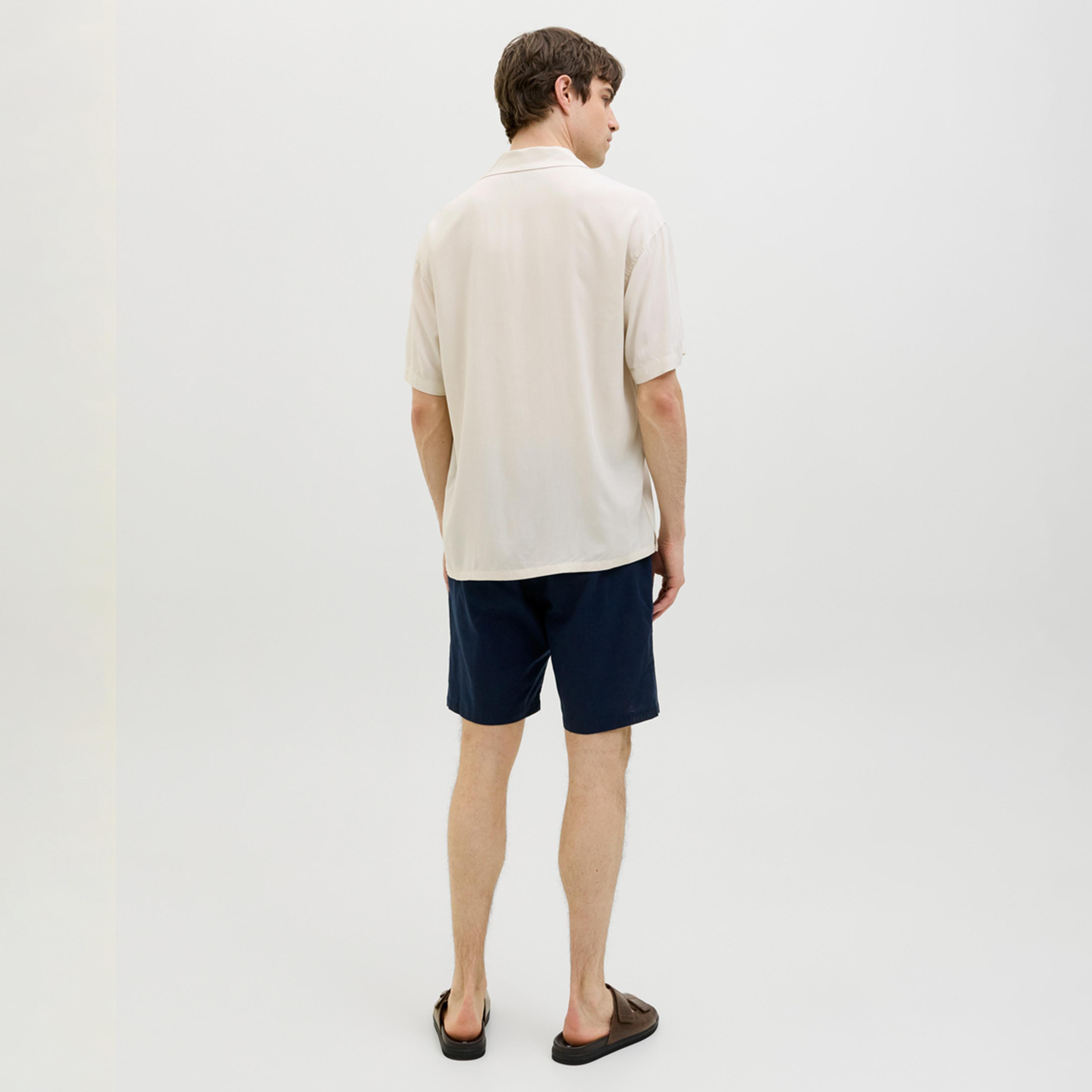 ريبيل × ستايلي - قميص سادة بقصّة عادية وياقة واسعة-men-clothing-shirts-image-3