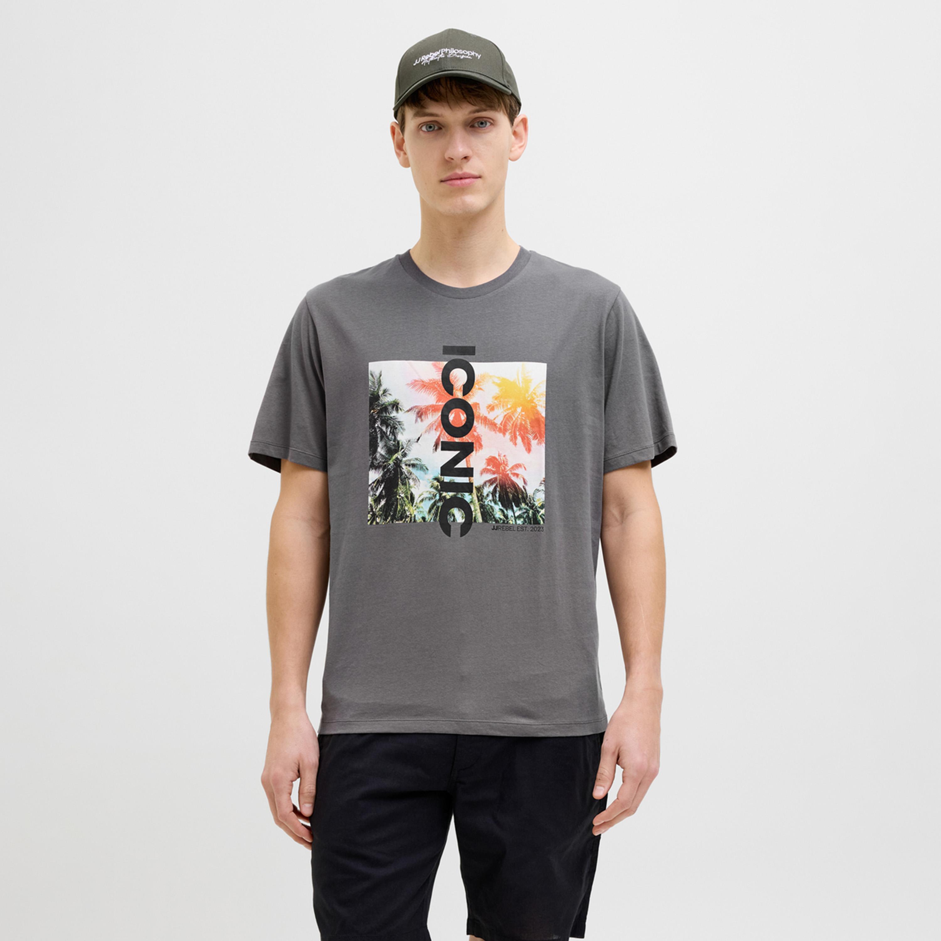 ريبيل × ستايلي - تي شيرت بطباعة جرافيكية ورقبة دائرية وقصّة عادية-men-clothing-tshirtsandpolos-tshirts-image-1