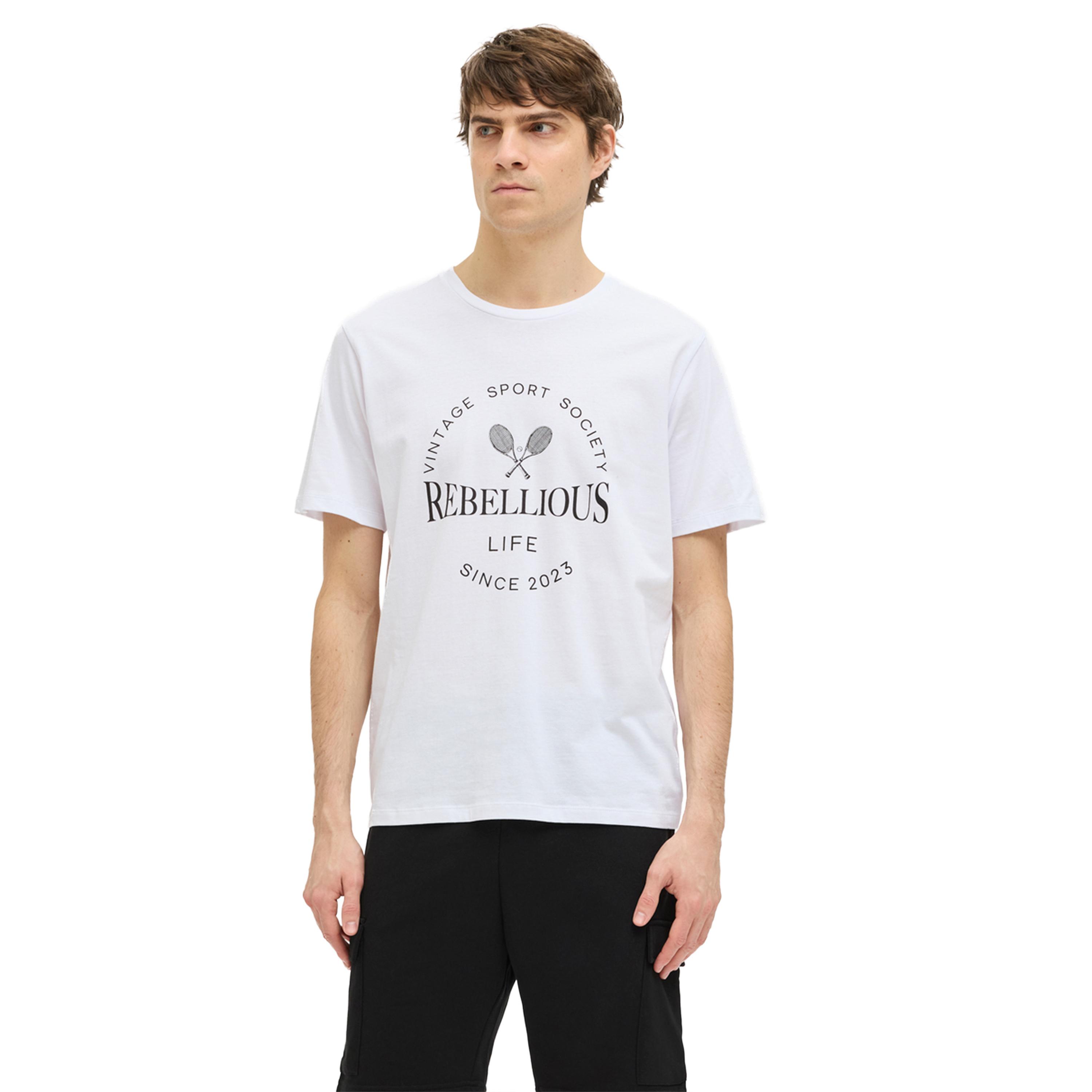 ريبيل × ستايلي - تي شيرت بطبعة شعار ورقبة دائرية-men-clothing-tshirtsandpolos-tshirts-image-1